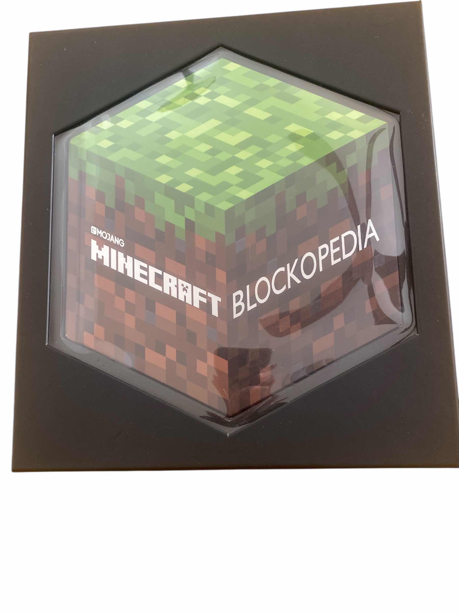 Photo 1 of MINECRAFT BLOCKOPEDIA BOOK IN BOX