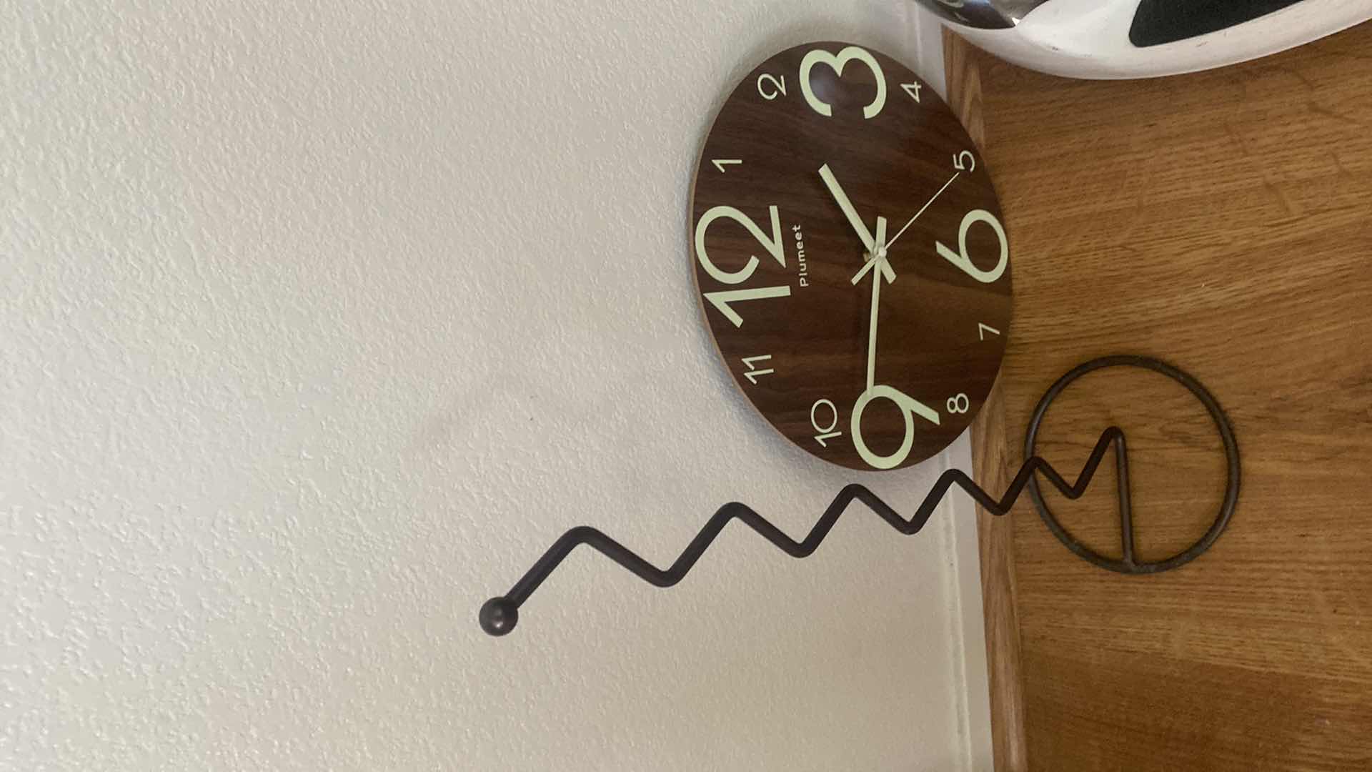 Photo 3 of HEALTH O METER SCALE, TP HOLDER & 10” CLOCK