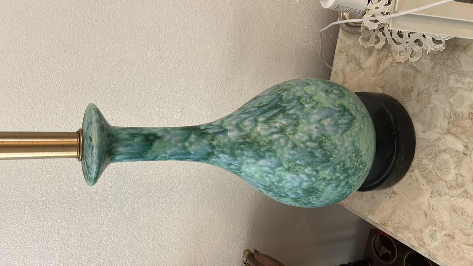 Photo 2 of VINTAGE TABLE LAMP H42.5”