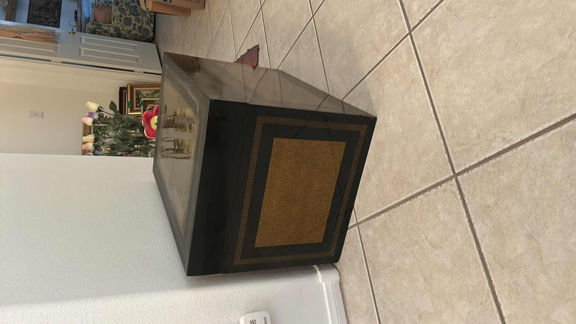 Photo 1 of HIGH GLOSS WOOD KEEPSAKE CHEST 29.5” x 20.75” x H19.75”