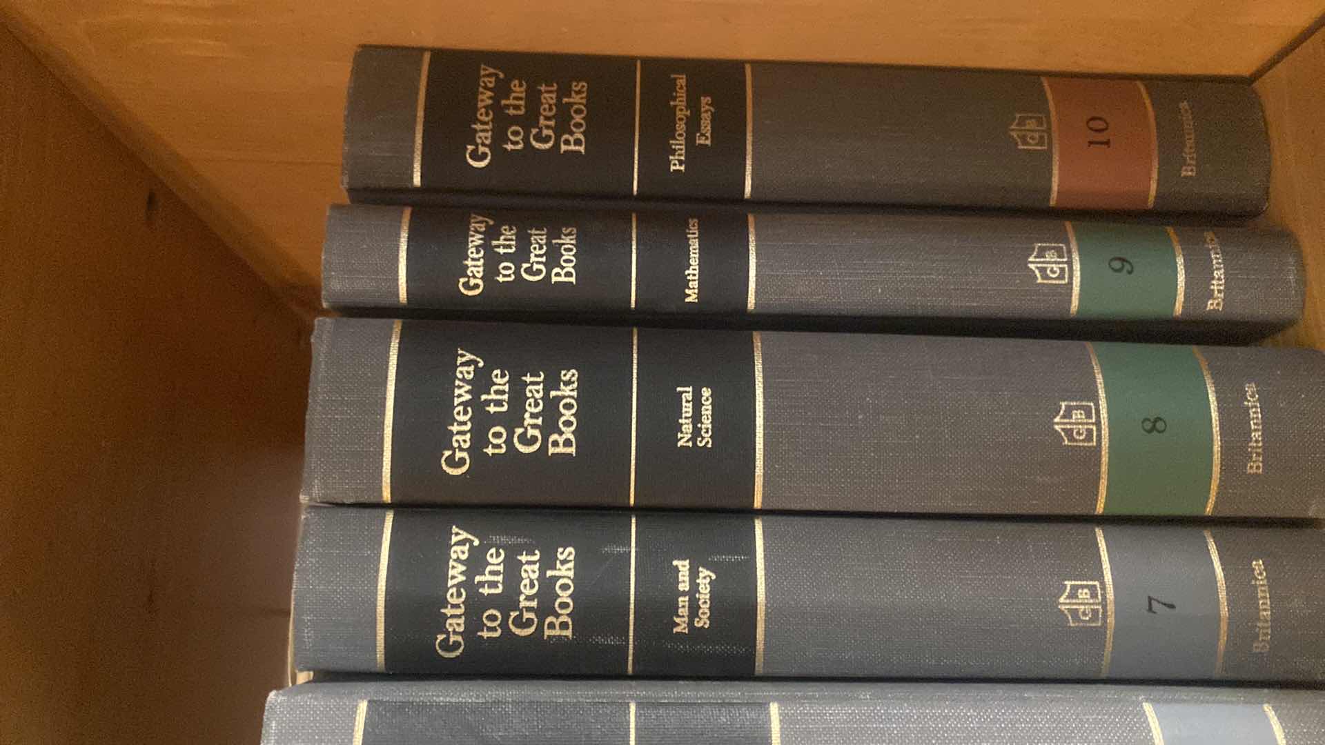 Photo 1 of BOOKS - GATEWAY TO THE GREAT BOOKS VOLUMES 1 to 10