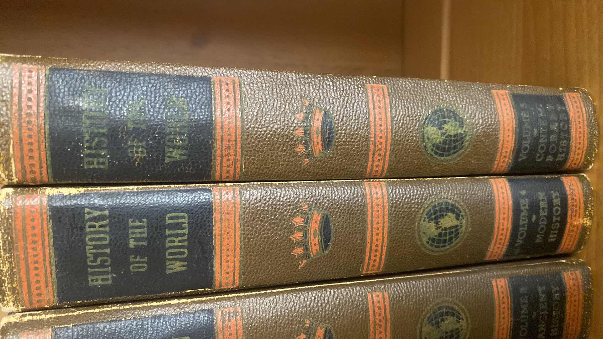 Photo 1 of BOOKS - HISTORY OF THE WORLD VOLUMES 1 to 5