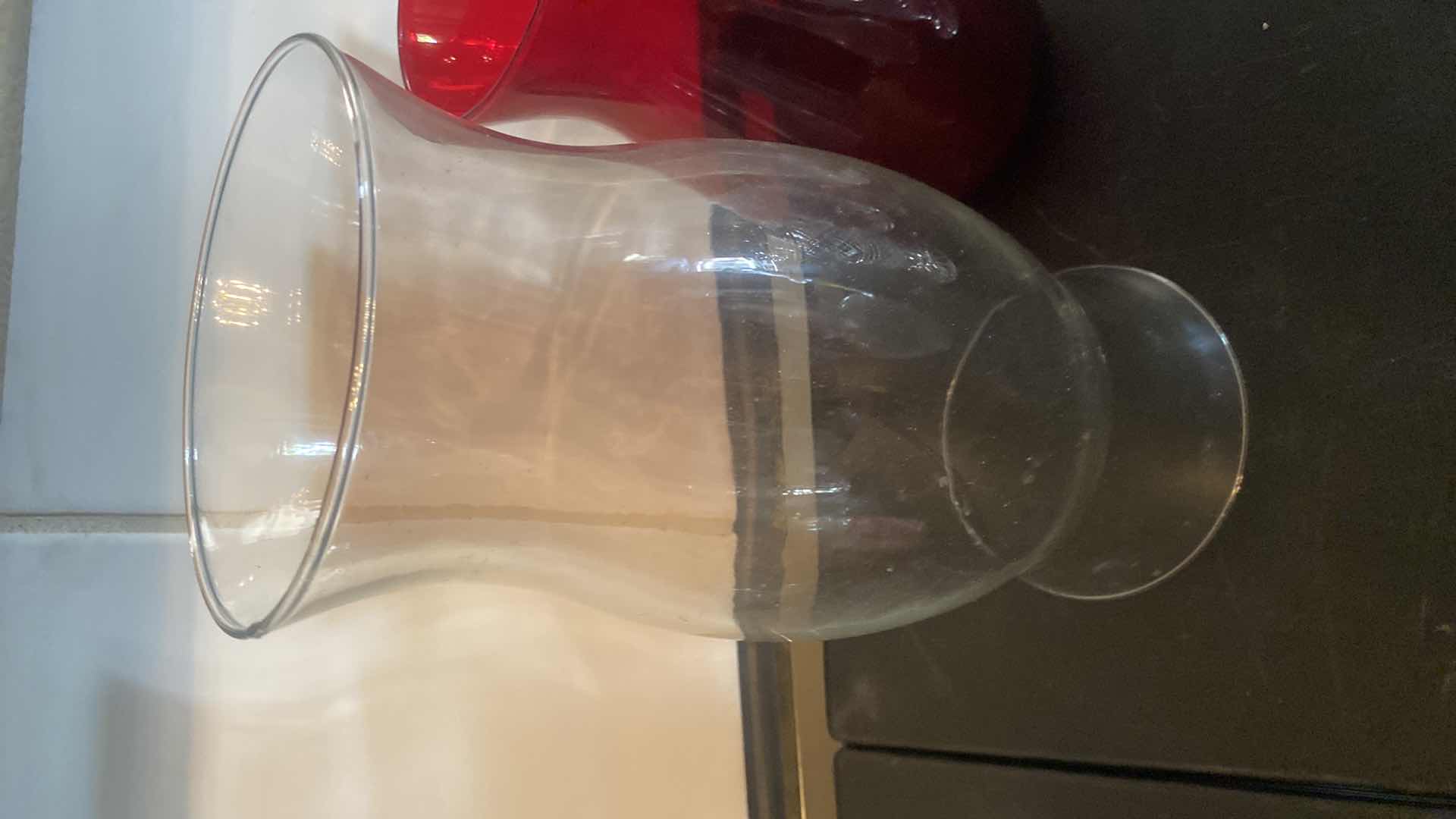 Photo 4 of 5 - VASES & 1 CANDLE HURRICANE H12”