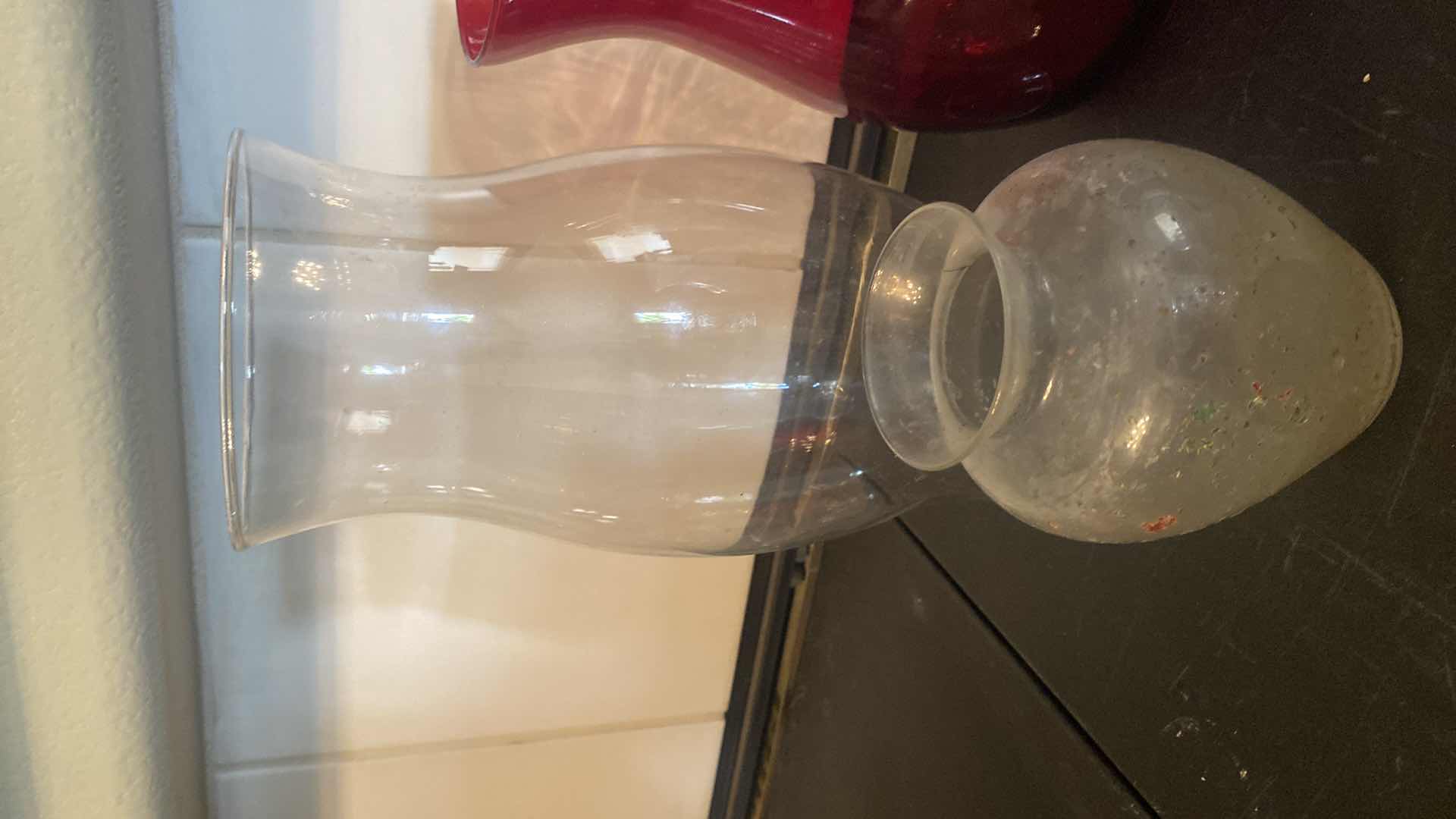 Photo 2 of 5 - VASES & 1 CANDLE HURRICANE H12”