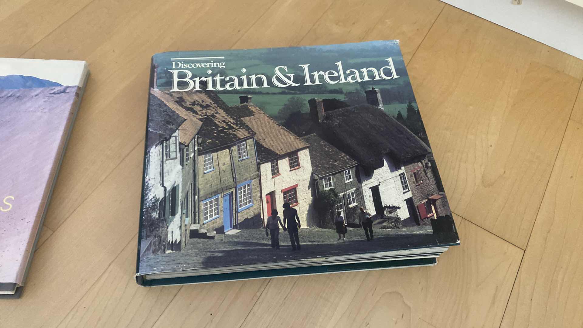 Photo 3 of 2 - COFFEE TABLE BOOKS