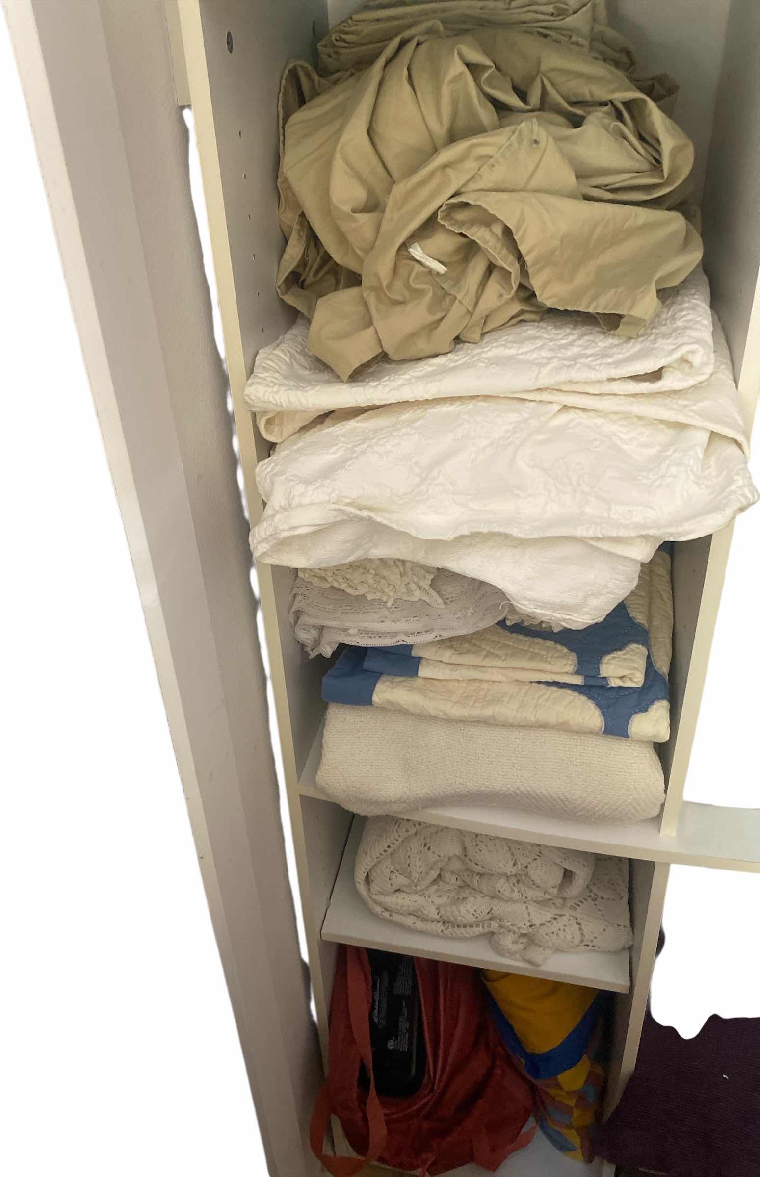 Photo 1 of 5 - SHELFS LINENS - PILLOWS, AIR BED & BLANKETS QUILTS