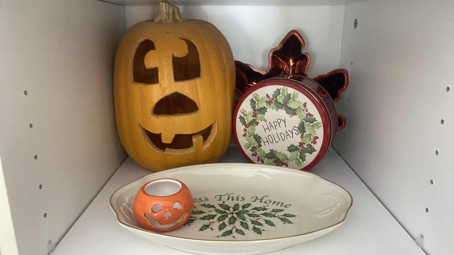 Photo 1 of HOLIDAY SERVEWARE