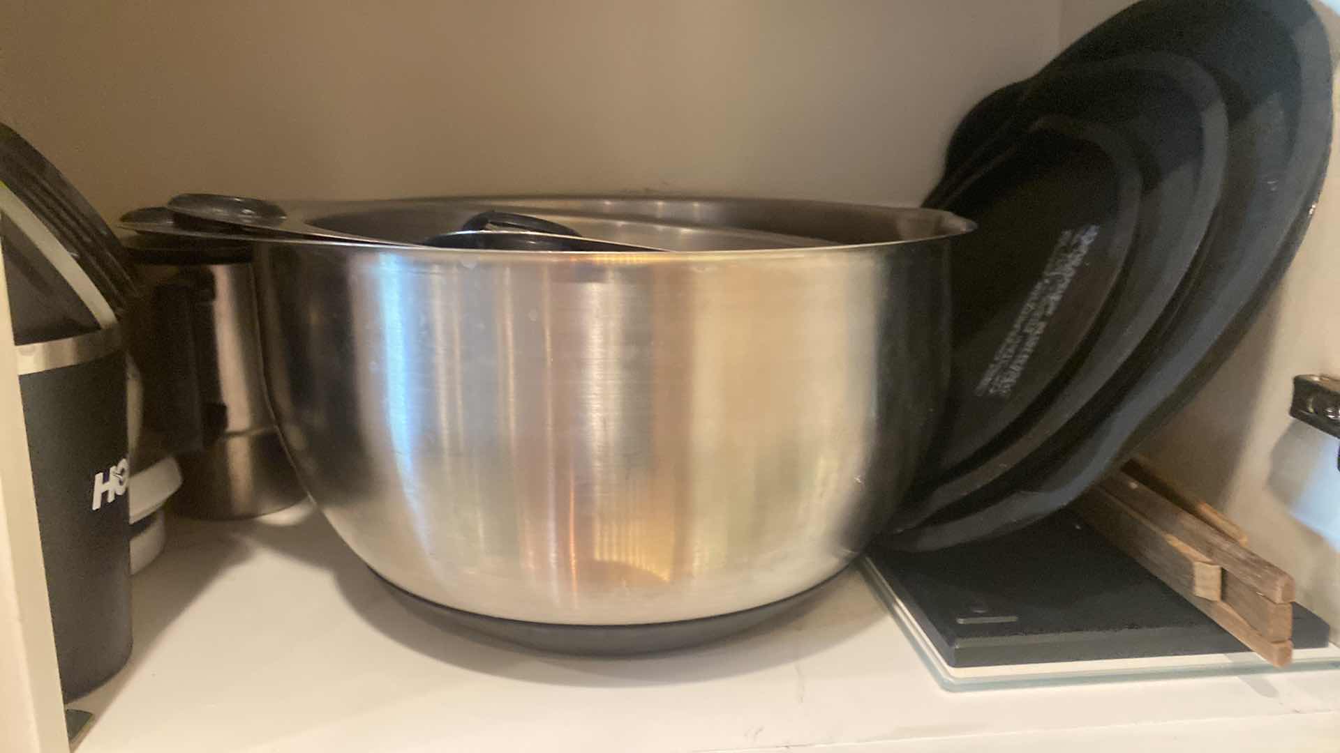 Photo 1 of CONTENTS OF KITCHEN CABINET - MIXING BOWLS BAKEWARE TOOLS