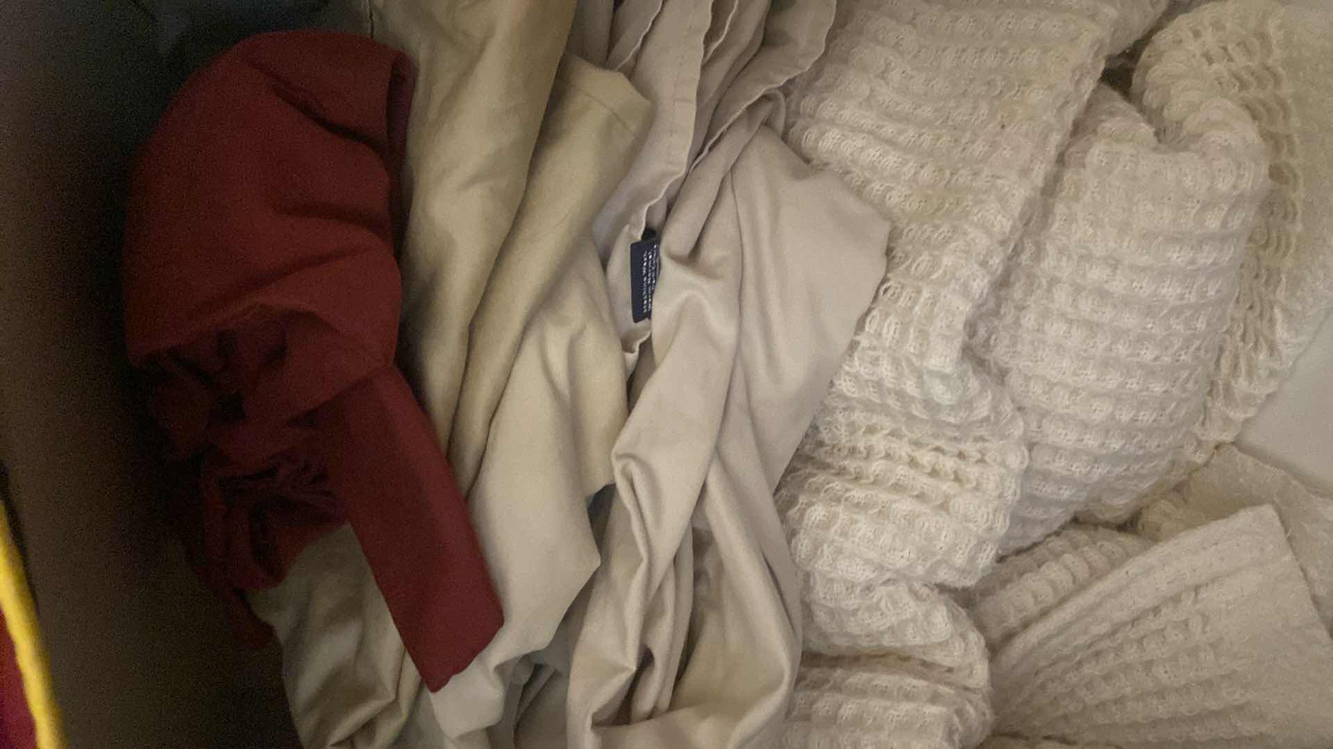 Photo 1 of 5 - SHELFS LINENS - BLANKETS TOWELS & PILLOWS