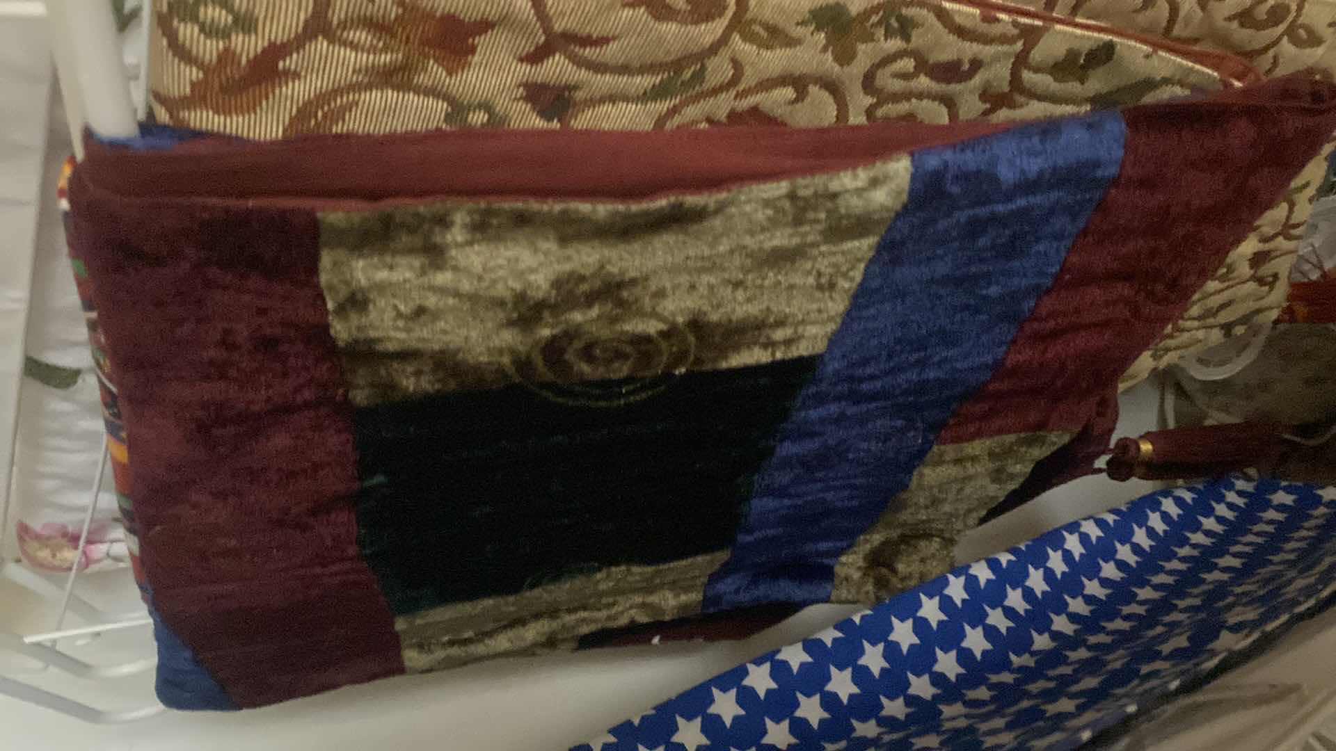 Photo 1 of 7 - TABLE RUNNERS