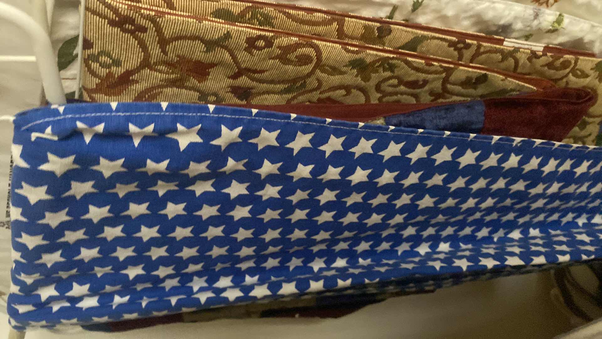 Photo 1 of 7 - TABLE RUNNERS