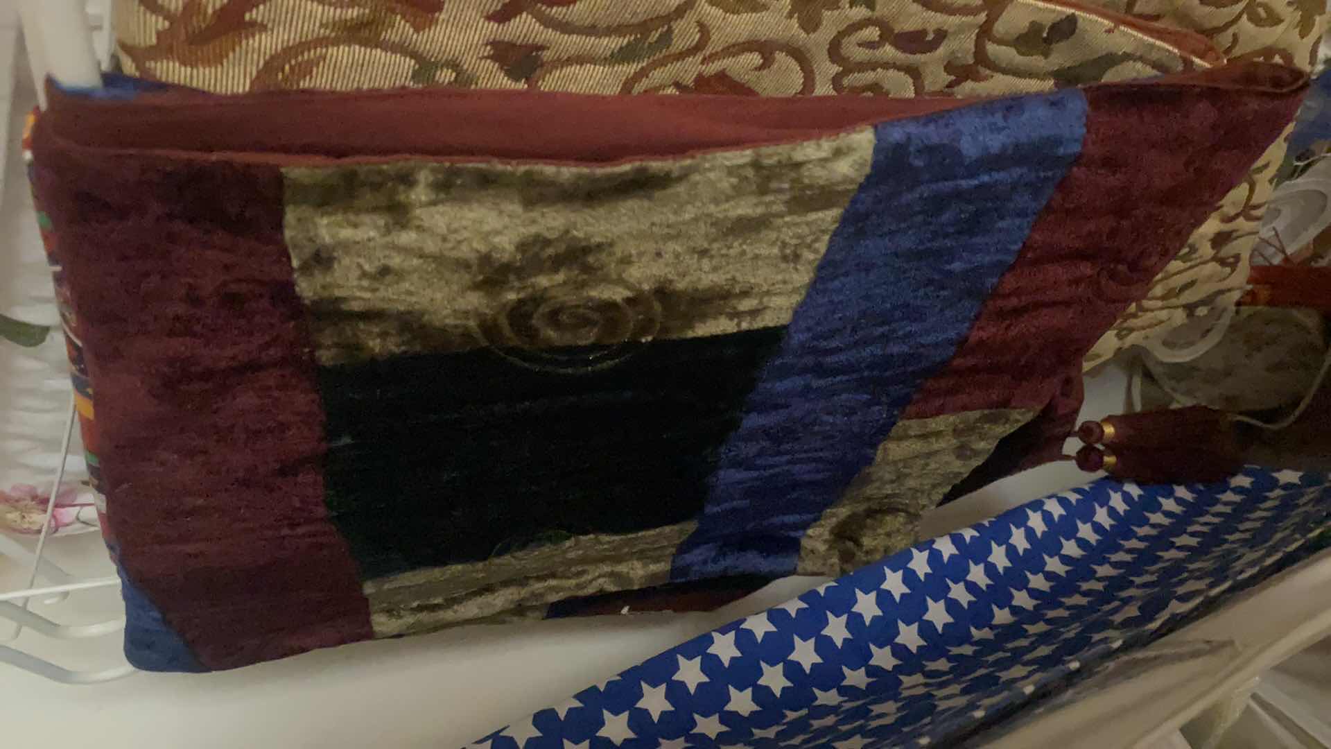 Photo 1 of 7 - TABLE RUNNERS