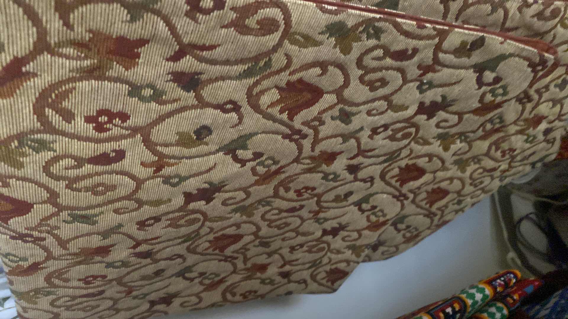 Photo 1 of 7 - TABLE RUNNERS