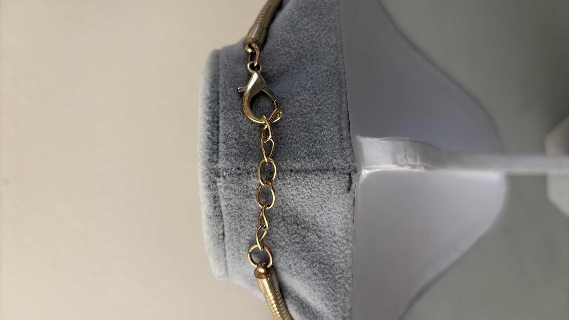 Photo 4 of COSTUME JEWELRY STARBURST NECKLACE