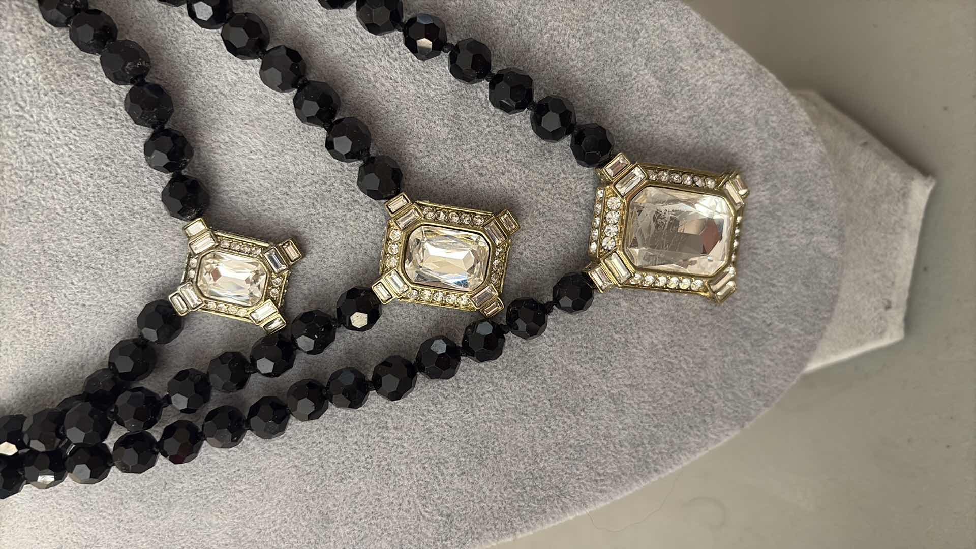 Photo 2 of HEIDI DAUS COSTUME JEWELRY NECKLACE WITH EARRINGS