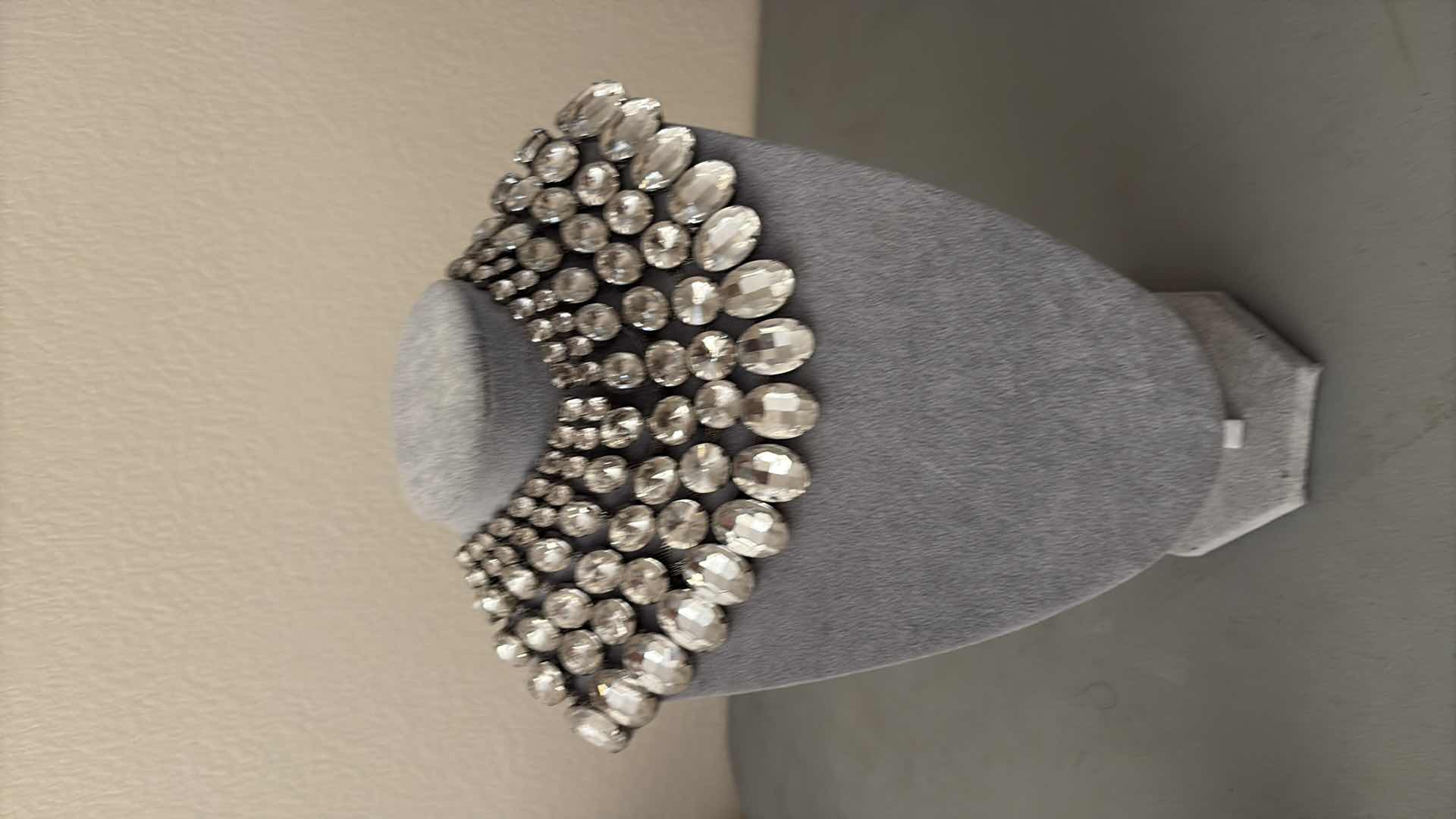 Photo 1 of COSTUME JEWELRY CHOKER STYLE NECKLACE