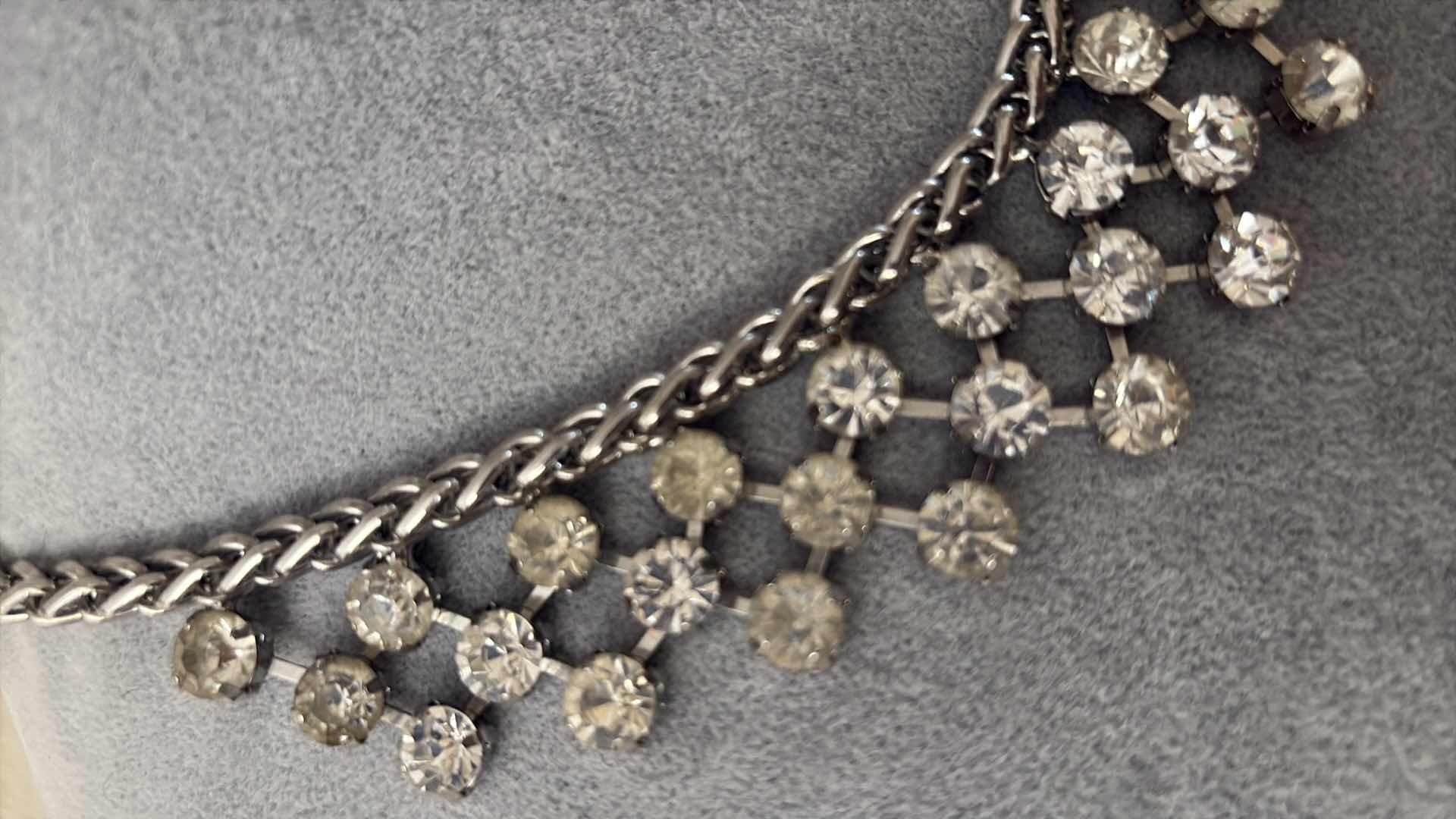 Photo 1 of COSTUME JEWELRY NECKLACE