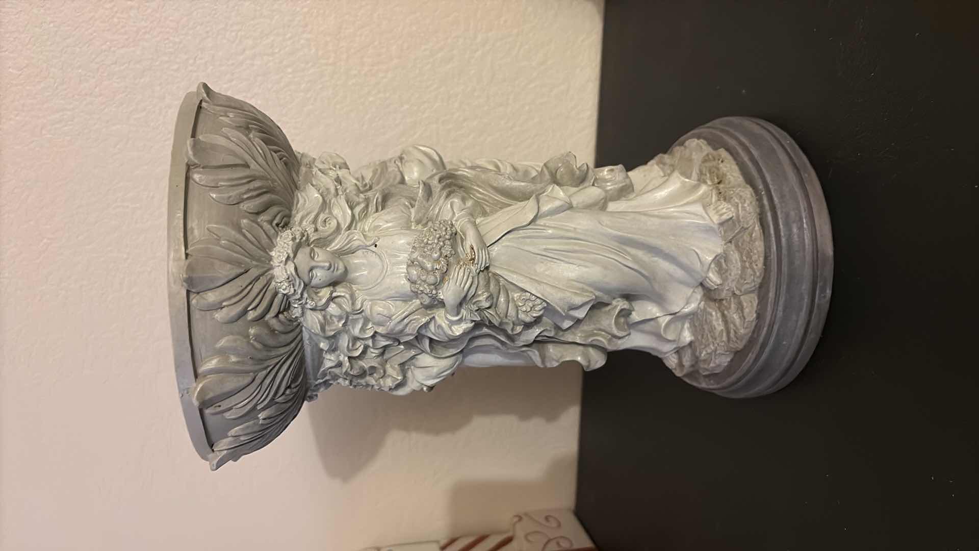 Photo 2 of ROMAN GODDESS STATUE 7”x11”H