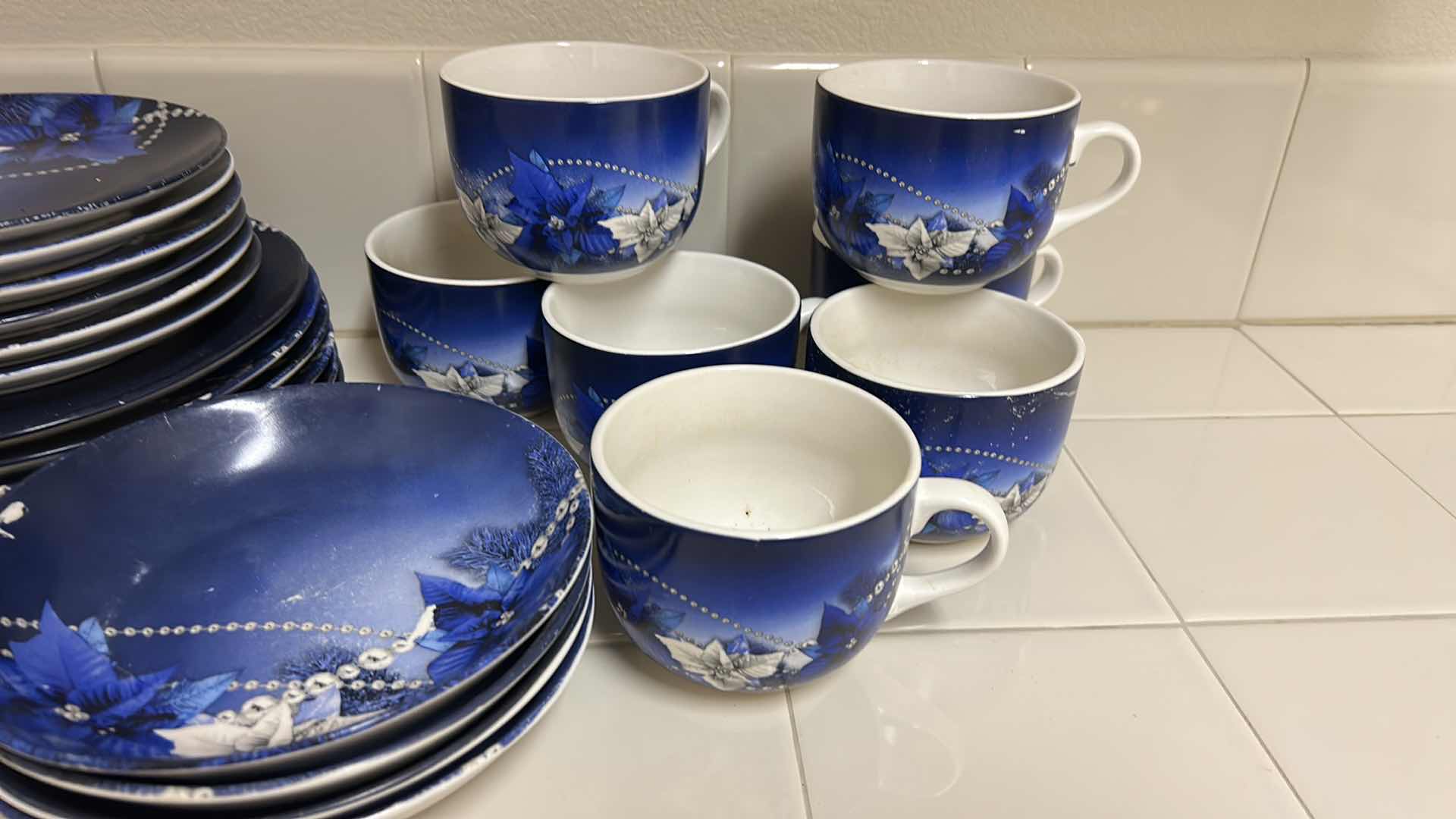 Photo 1 of 23 PC -CHRISTMAS PLATES, BOWLS AND MUGS