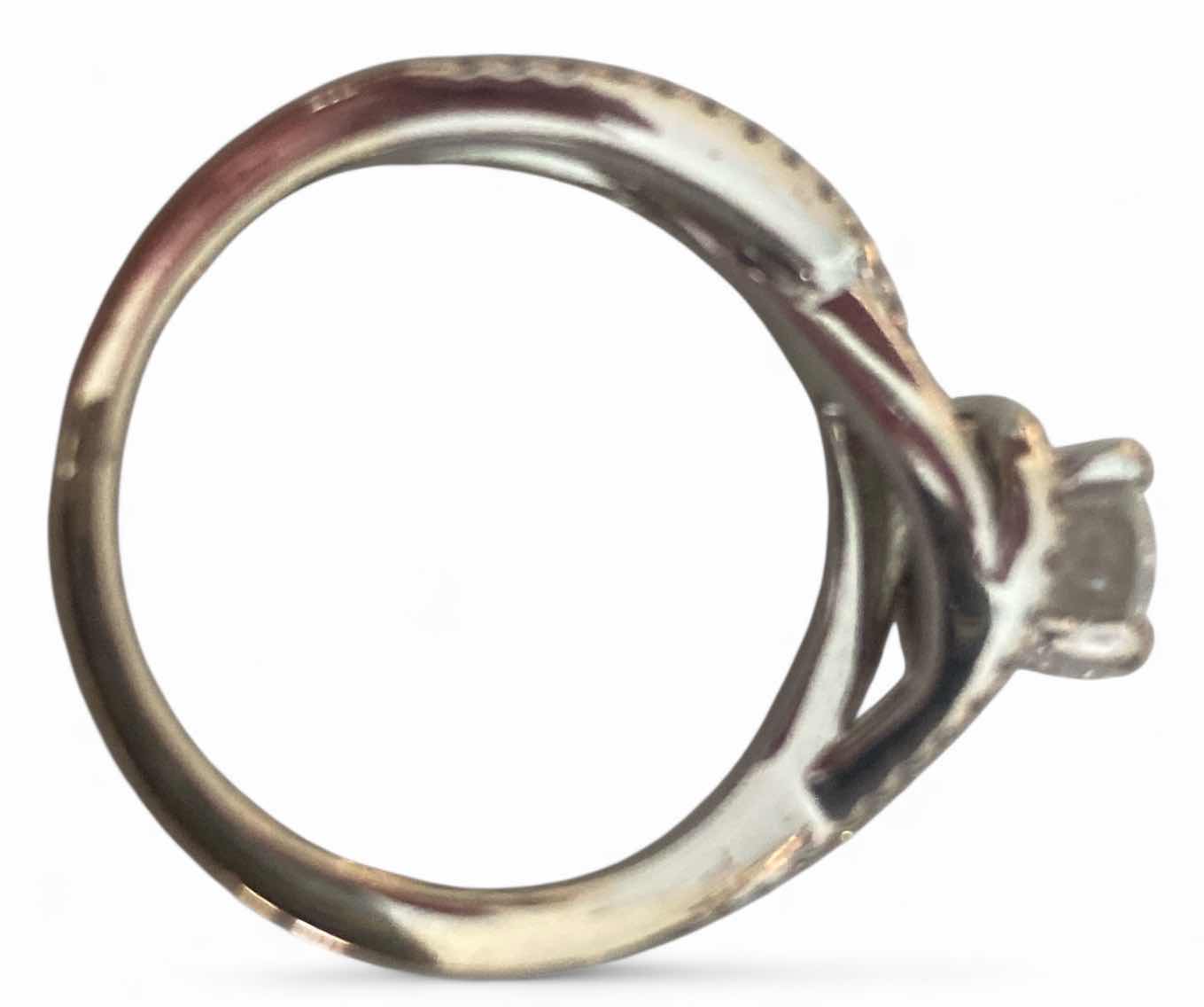 Photo 1 of 14K WHITE GOLD .80cwt CENTER DIAMOND w 0.50 cwt SIDE DIAMOND RING SIZE 6 3/4 4.8G #18B