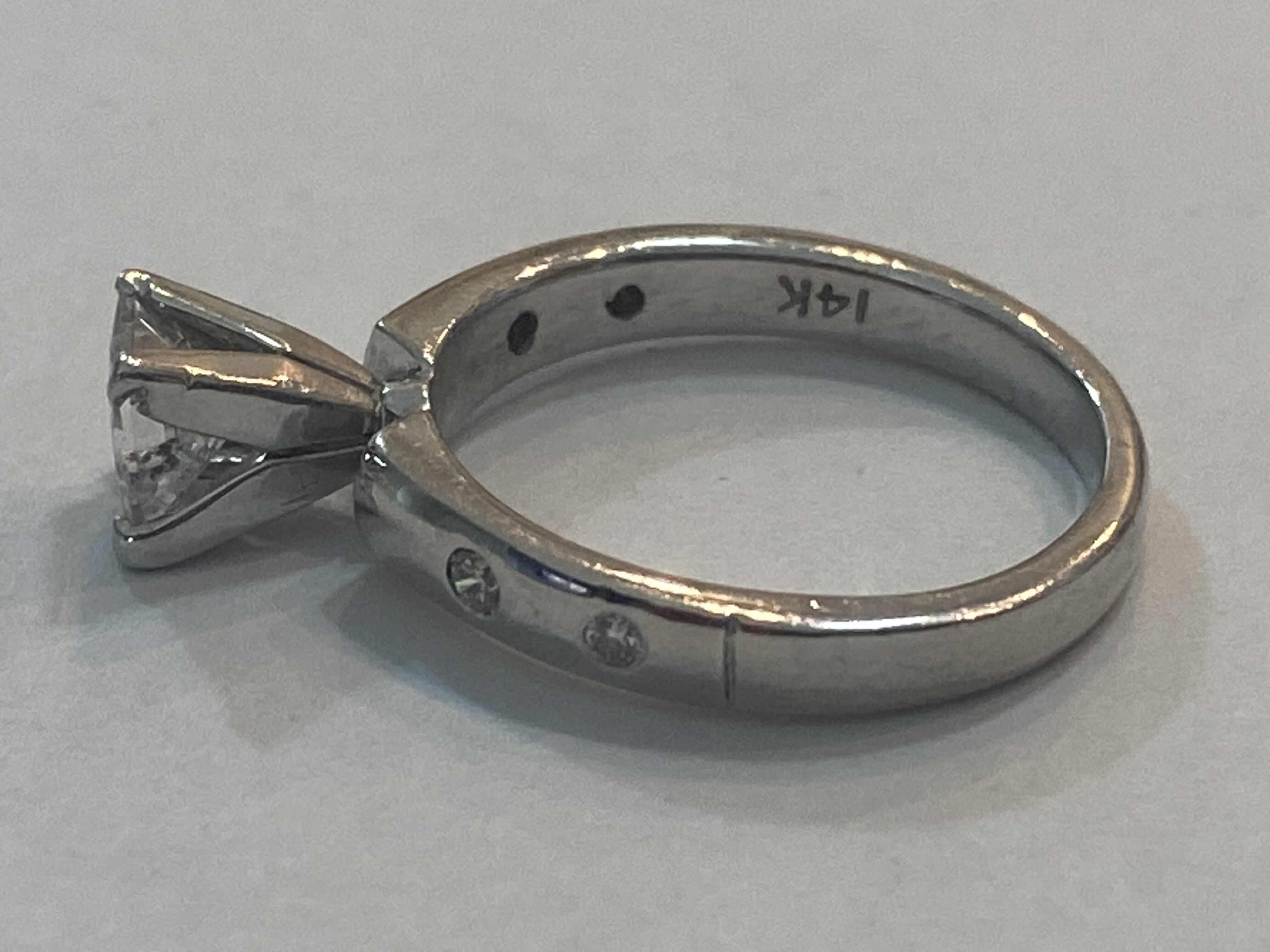 Photo 4 of 14K WHITE GOLD 0.60 PRINCESS CUT DIAMOND RING 3.6G SIZE 5 3/4 #23