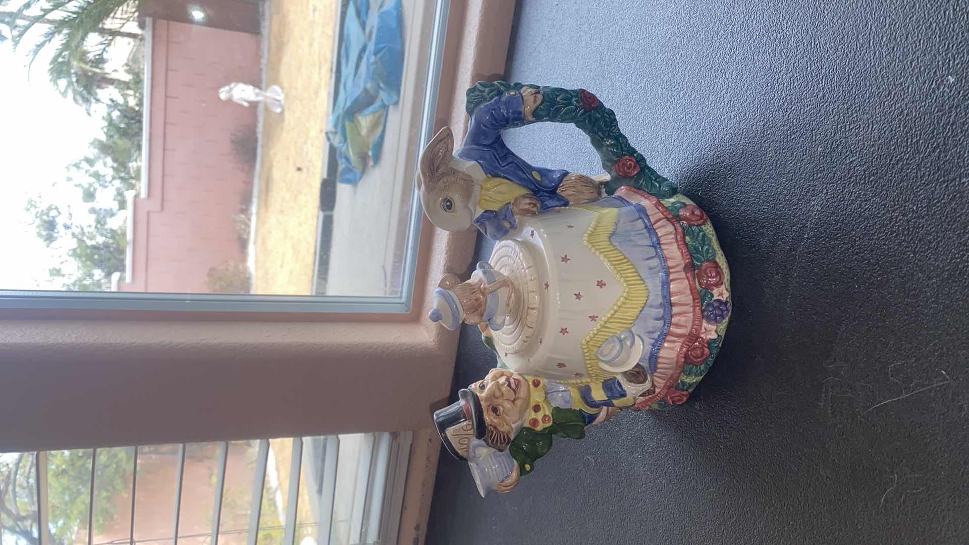 Photo 2 of 1992 FITZ & FLOYD ALICE IN WONDERLAND TEA POT COLLECTABLE