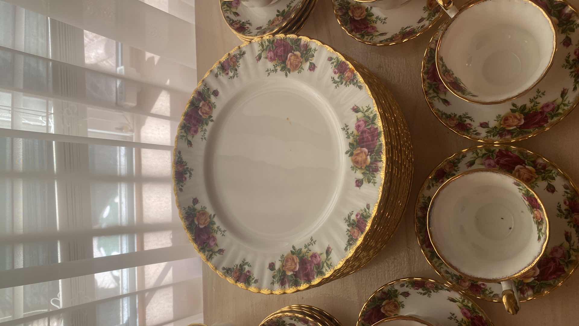 Photo 1 of 36 PIECE SET ROYAL ALBERT “OLD COUNTRY ROSES” 12 EACH DINNER PLATES 10”, CIPS & SAUCERS