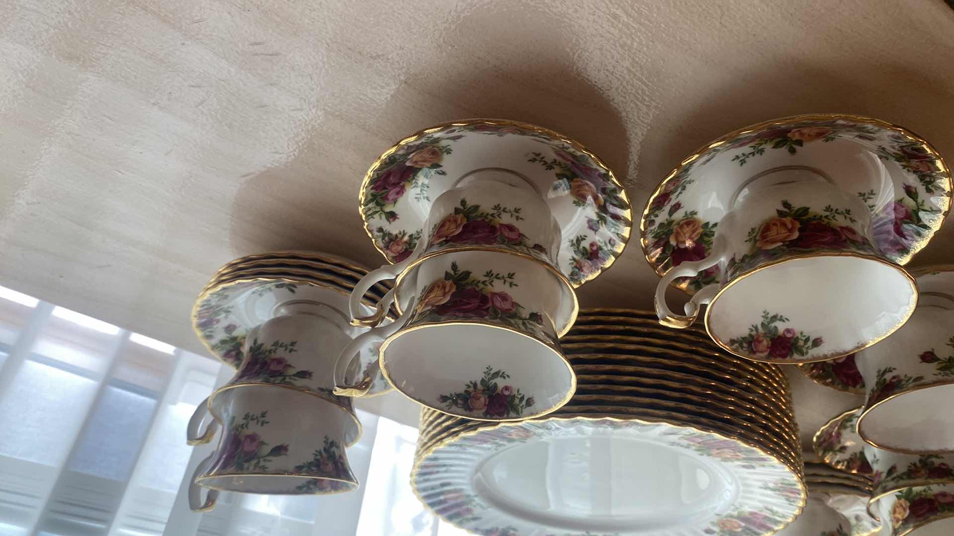Photo 1 of 36 PIECE SET ROYAL ALBERT “OLD COUNTRY ROSES” 12 EACH DINNER PLATES 10”, CIPS & SAUCERS