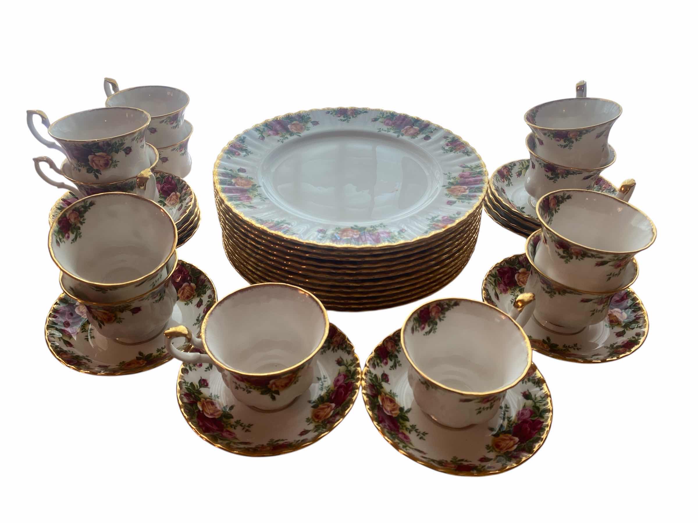 Photo 1 of 36 PIECE SET ROYAL ALBERT “OLD COUNTRY ROSES” 12 EACH DINNER PLATES 10”, CIPS & SAUCERS