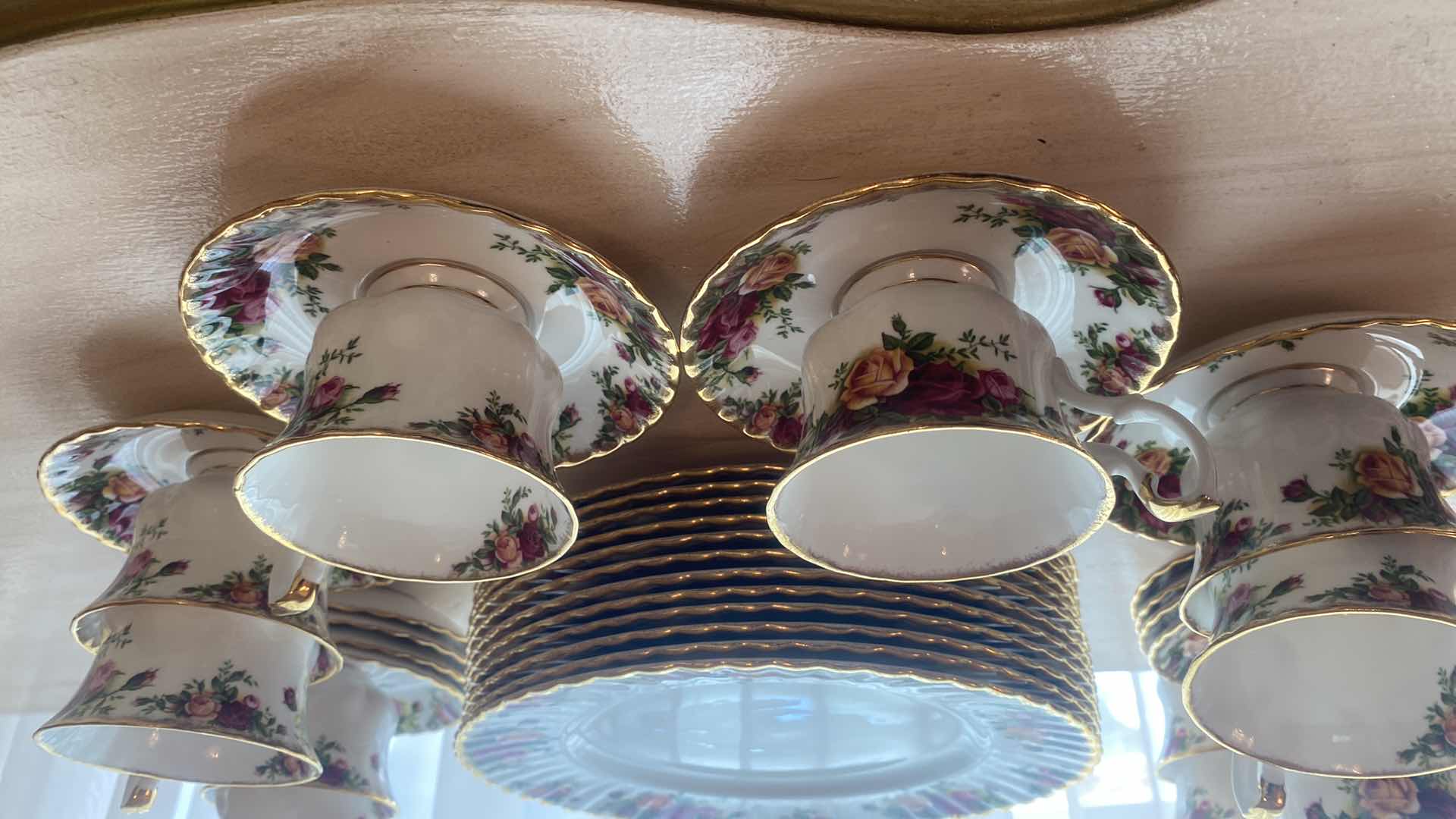 Photo 1 of 36 PIECE SET ROYAL ALBERT “OLD COUNTRY ROSES” 12 EACH DINNER PLATES 10”, CIPS & SAUCERS