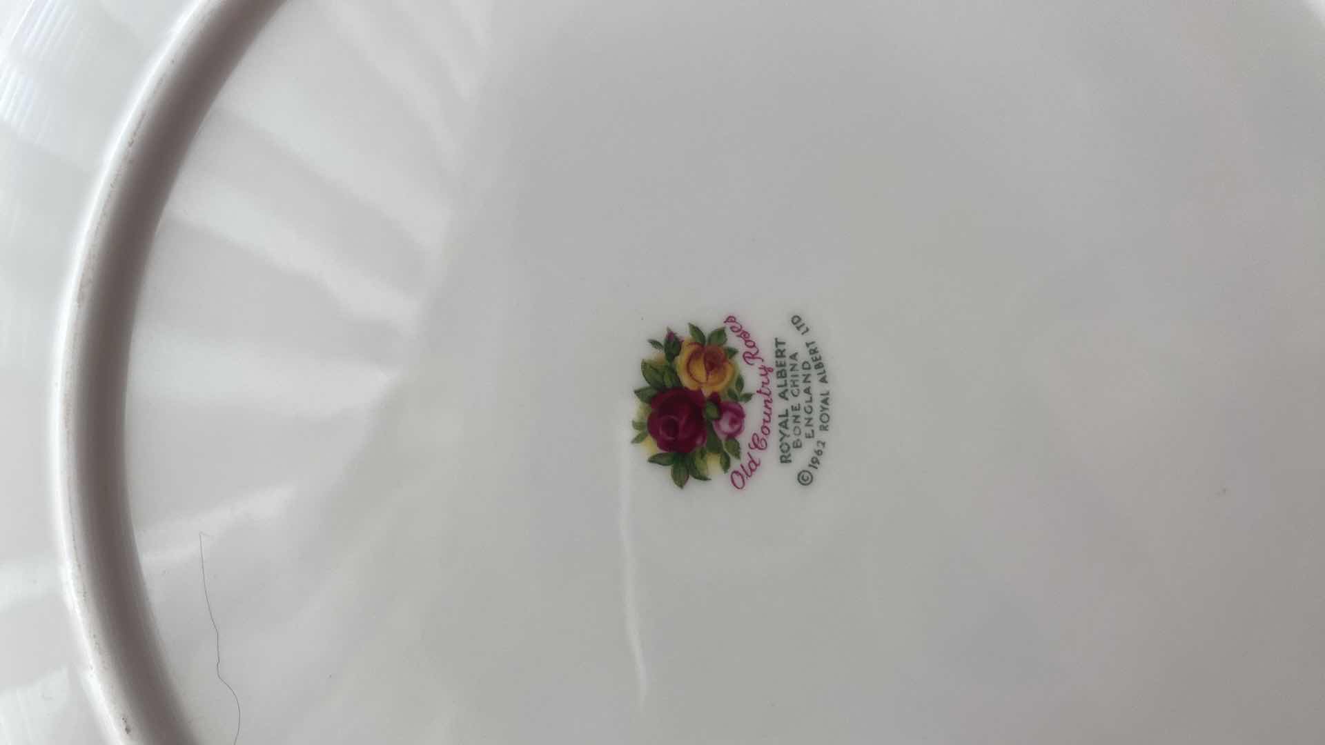 Photo 1 of 2 - ROYAL ALBERT OLD COUNTRY ROSES SERVEWARE