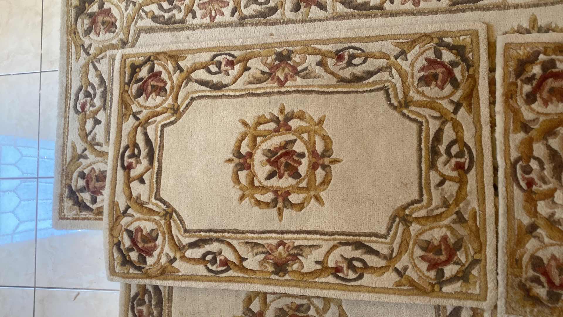 Photo 1 of 1 -MOMENI HARMONY COLLECTION HAND WOVEN WOOL RUG28“ x 94“ & 4 2‘ x 3”