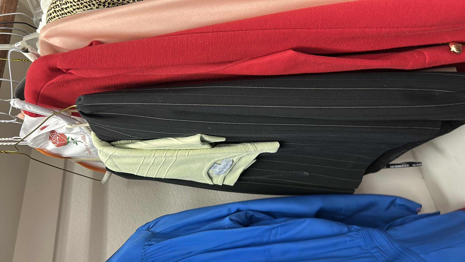 Photo 1 of 25 PCS WOMENSWEAR- XL, XXL