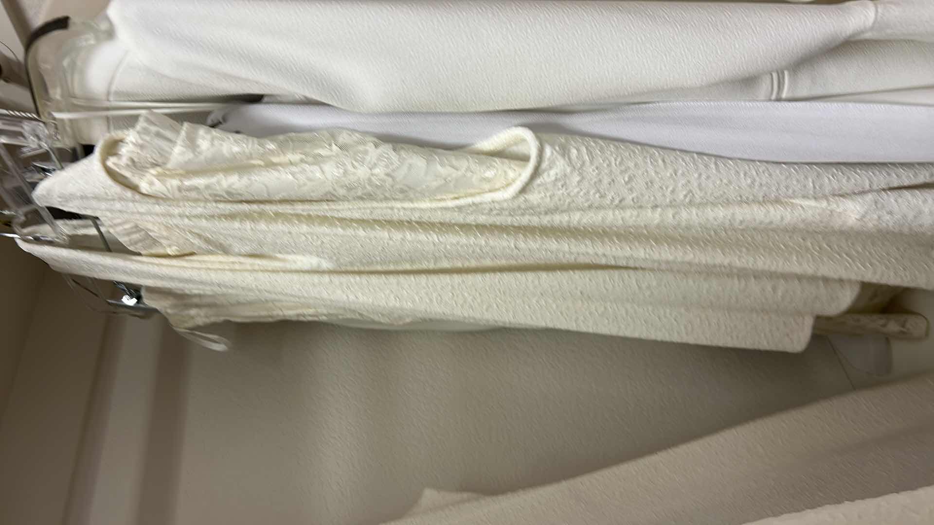 Photo 1 of 25 PCS WOMENSWEAR- XL, XXL