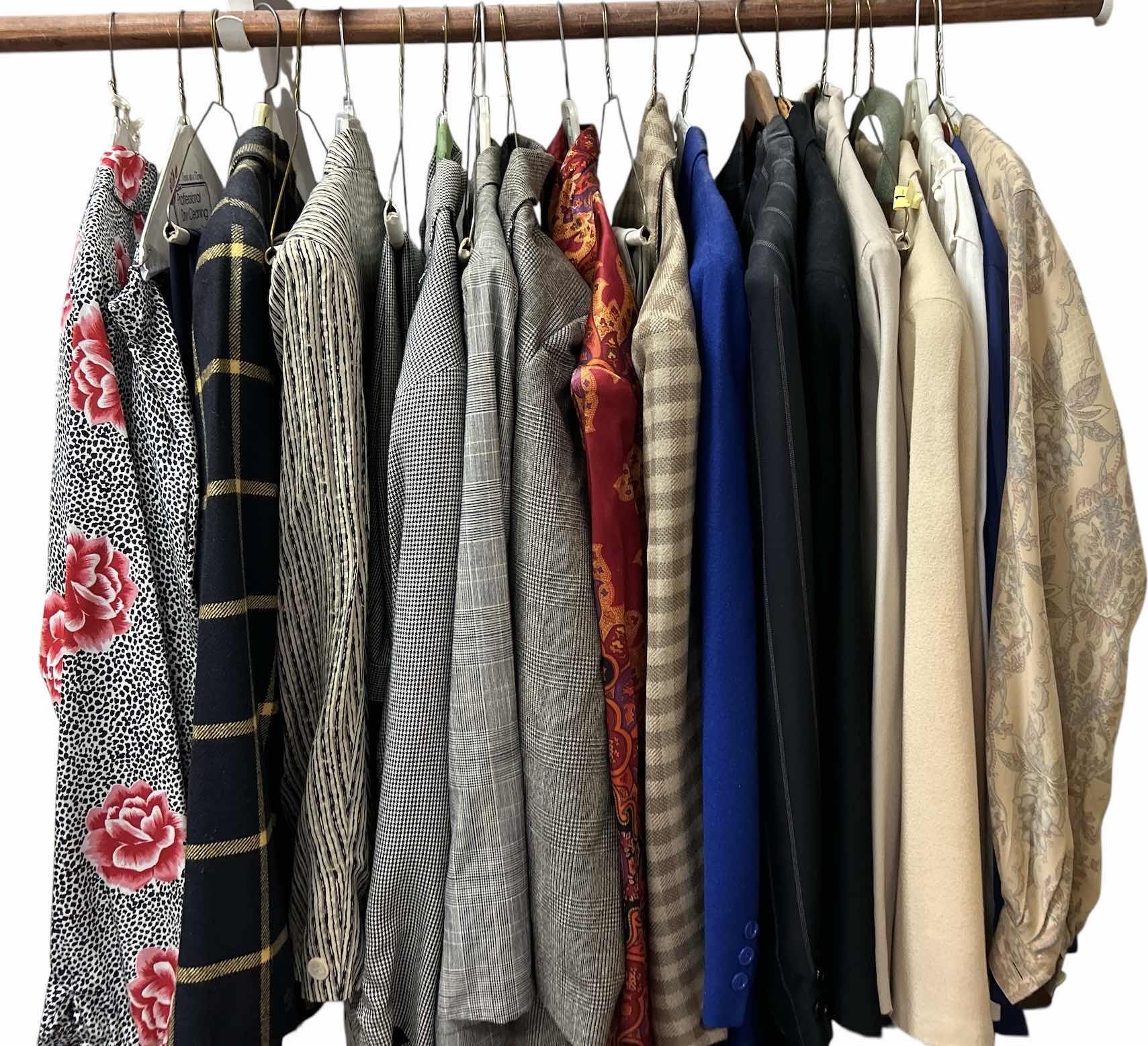 Photo 1 of 25 PCS WOMENSWEAR- XL, XXL