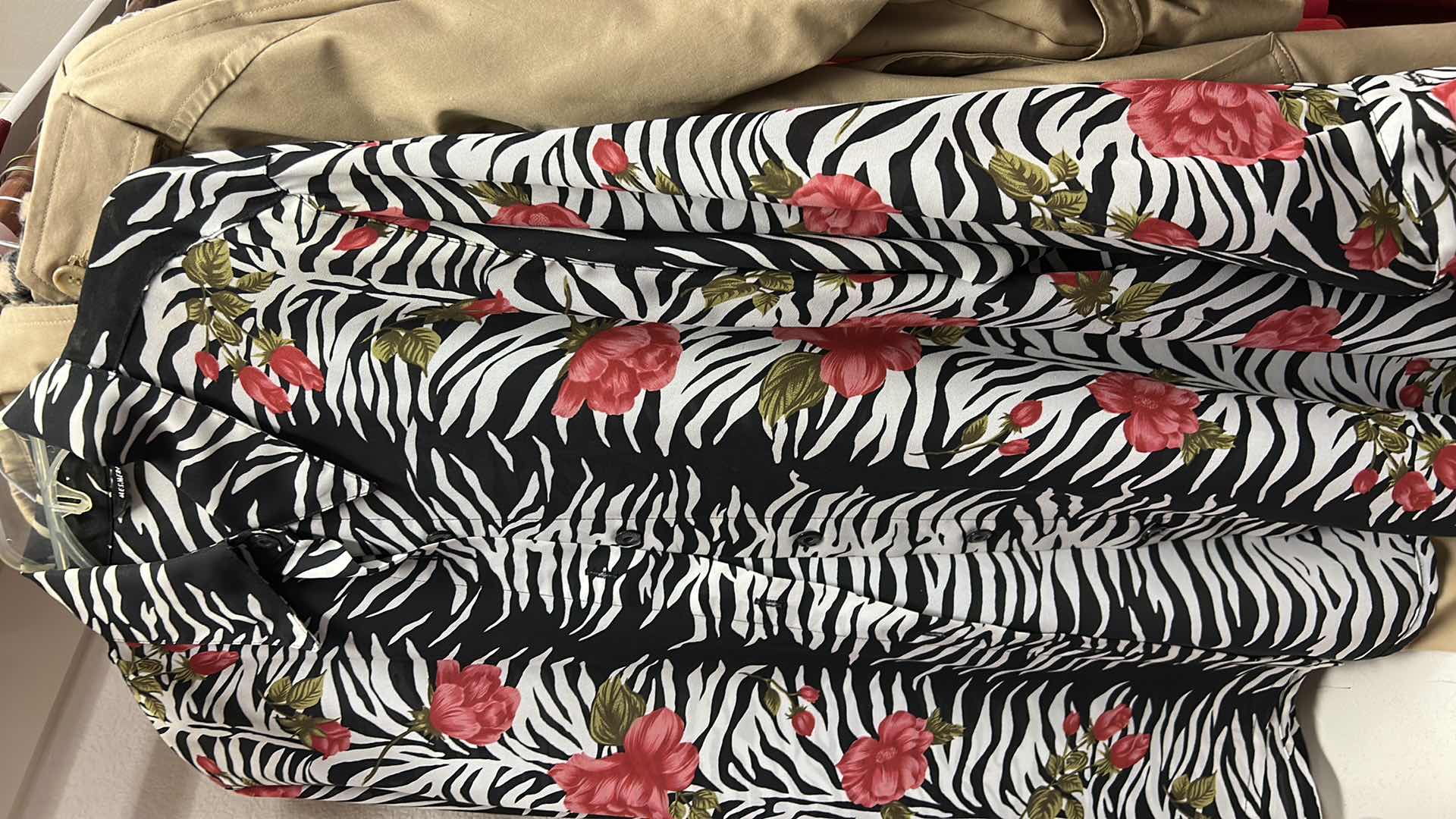 Photo 1 of 25 PCS WOMENSWEAR- XL, XXL