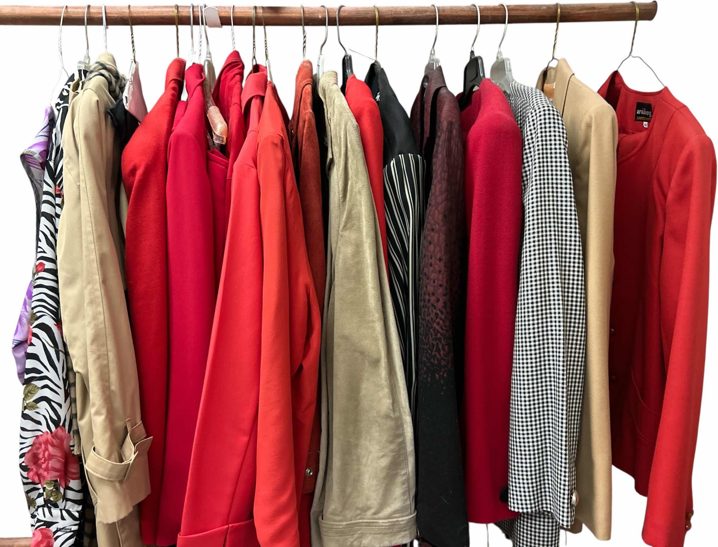 Photo 1 of 25 PCS WOMENSWEAR- XL, XXL