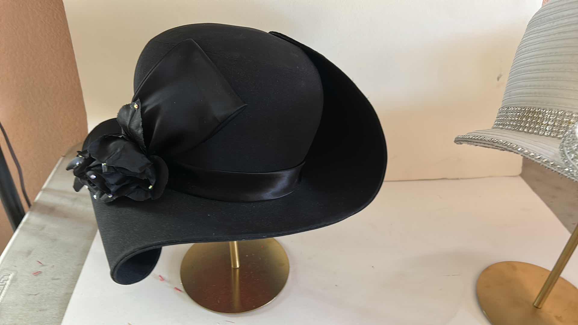 Photo 1 of 2 WOMENS HATS