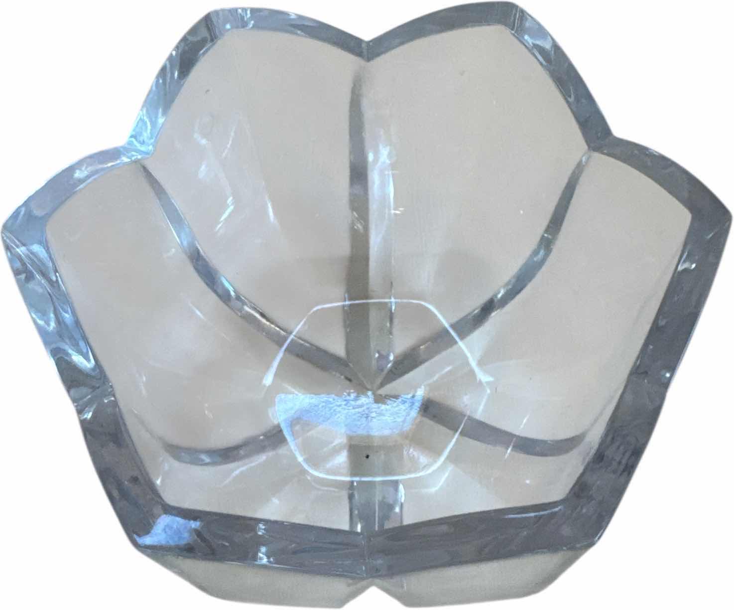 Photo 1 of 2- VINTAGE CRYSTAL BOWLS FLOWER SHAPED AND STAR SHAPED DESIGN

D7” X H3”