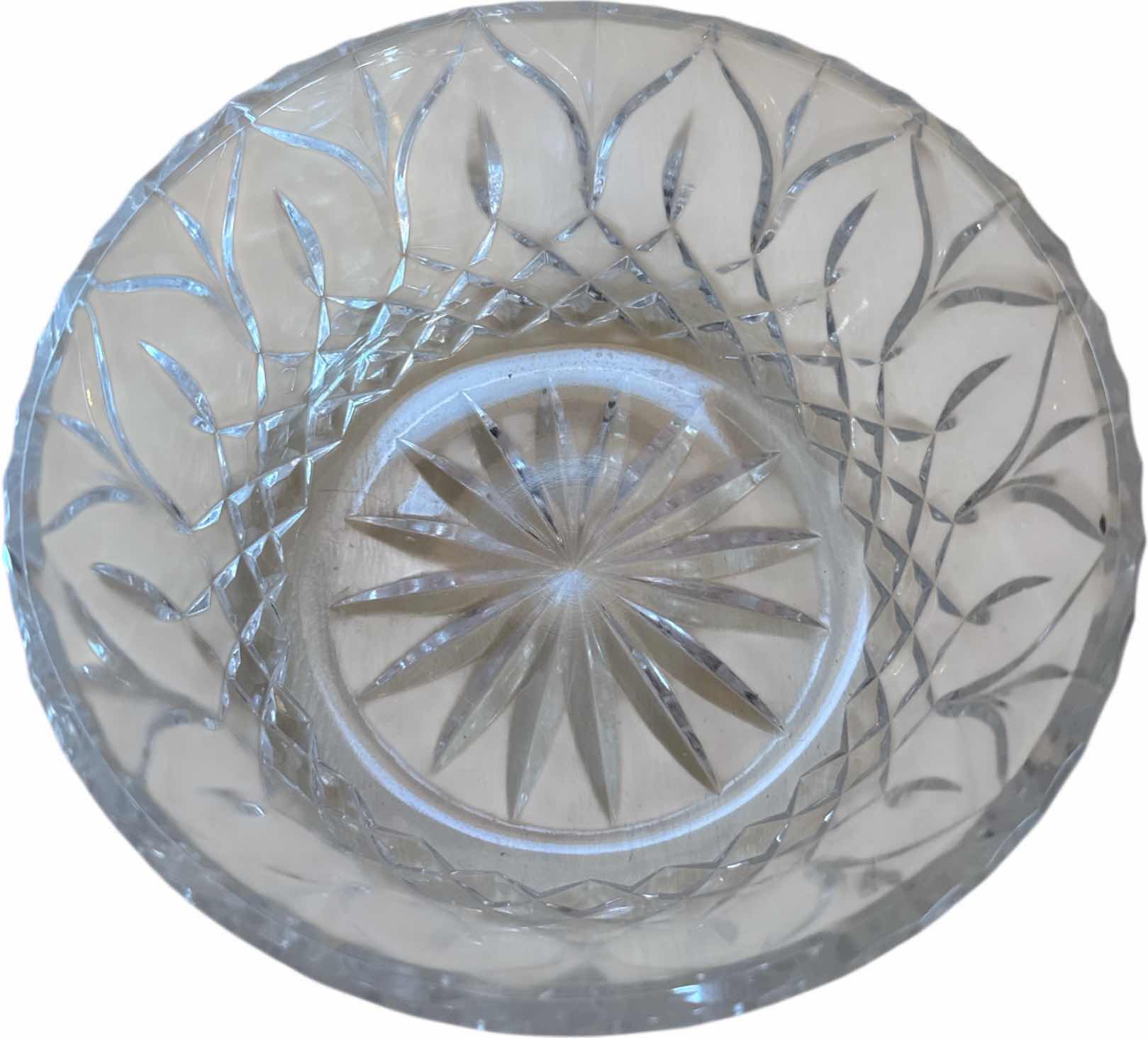 Photo 1 of 2- VINTAGE CRYSTAL BOWLS FLOWER SHAPED AND STAR SHAPED DESIGN

D7” X H3”