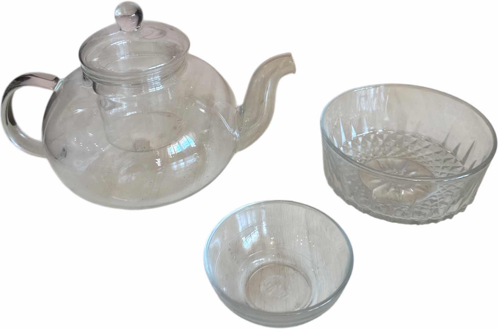 Photo 1 of 3- VINTAGE GLASS TEAPOT CUSTARD BOWL AND CANDY BOWL

TEAPOT
H6.5”