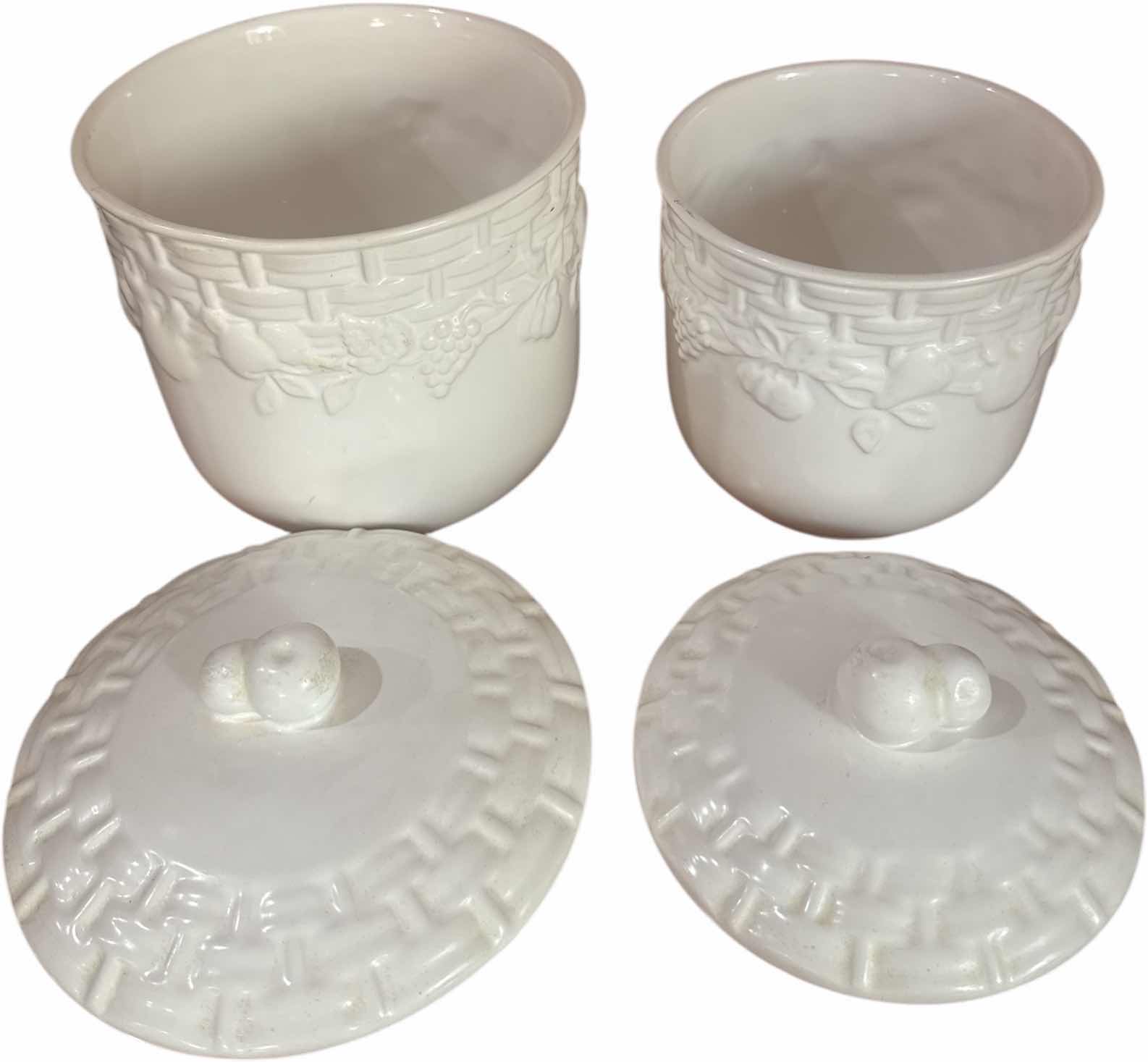 Photo 1 of 2- VINTAGE WHITE CERAMIC CLASSIC TRADITIONS CANISTERS FRUIT DESIGN

H8” AND SMALLER