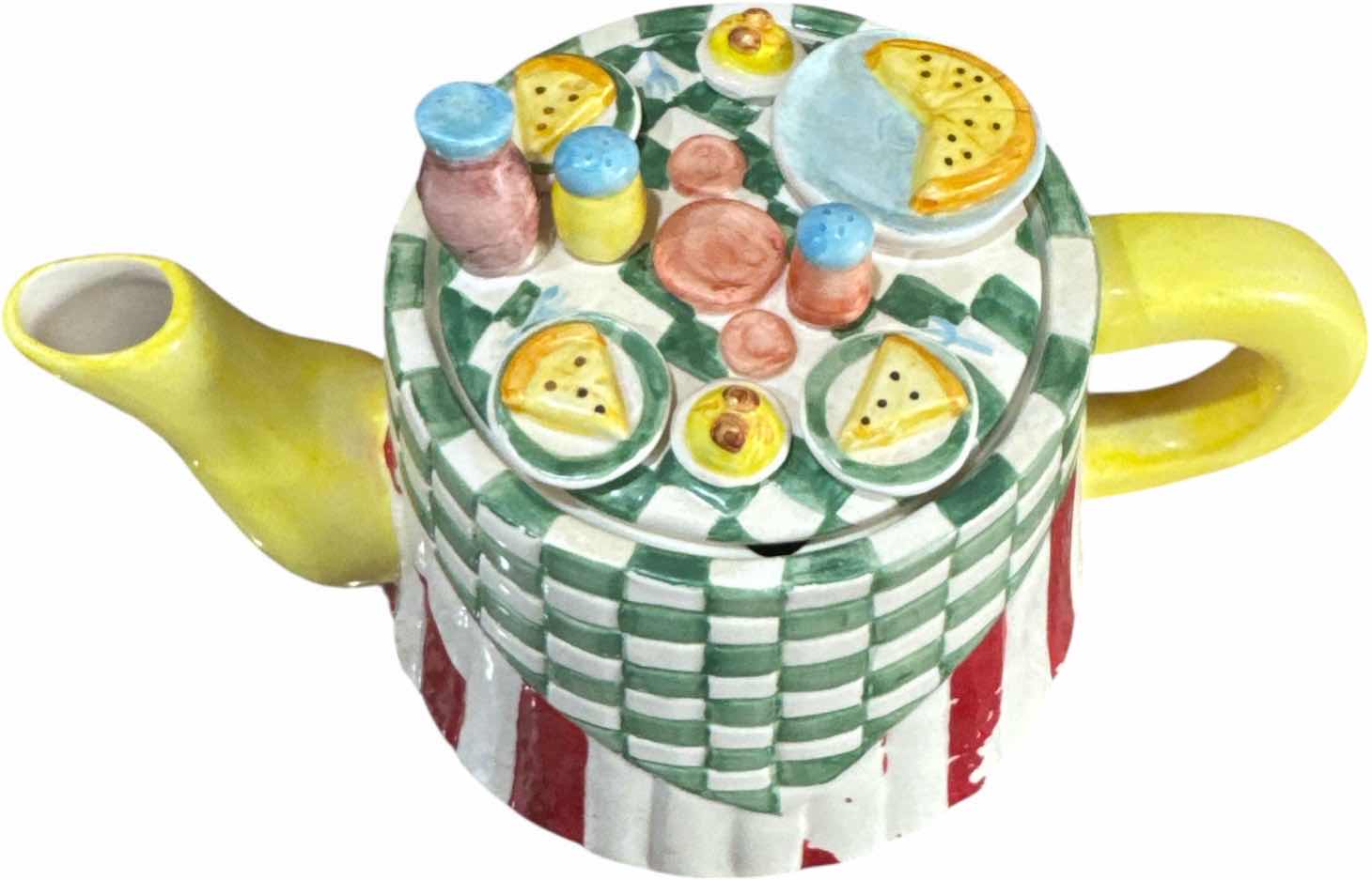 Photo 1 of 2- VINTAGE CARDINAL CERAMIC TEAPOTS 
H5”