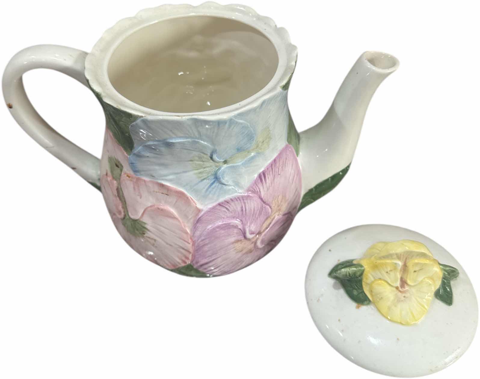 Photo 1 of 2- VINTAGE CERAMIC TEAPOT AND PITCHER FLORAL DESIGN
H7.5”