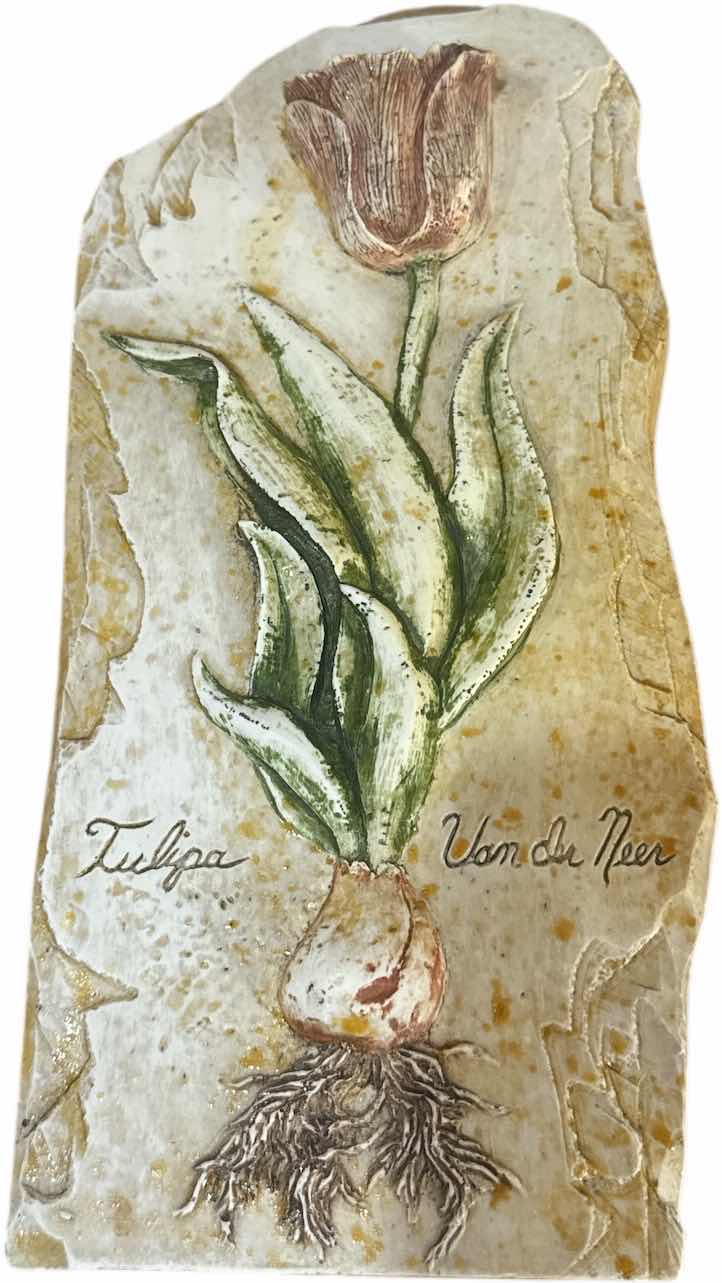 Photo 1 of 2- VINTAGE RESIGN WALL ART TULIP AND DAFFODIL DESIGN HOME DECOR
H10”