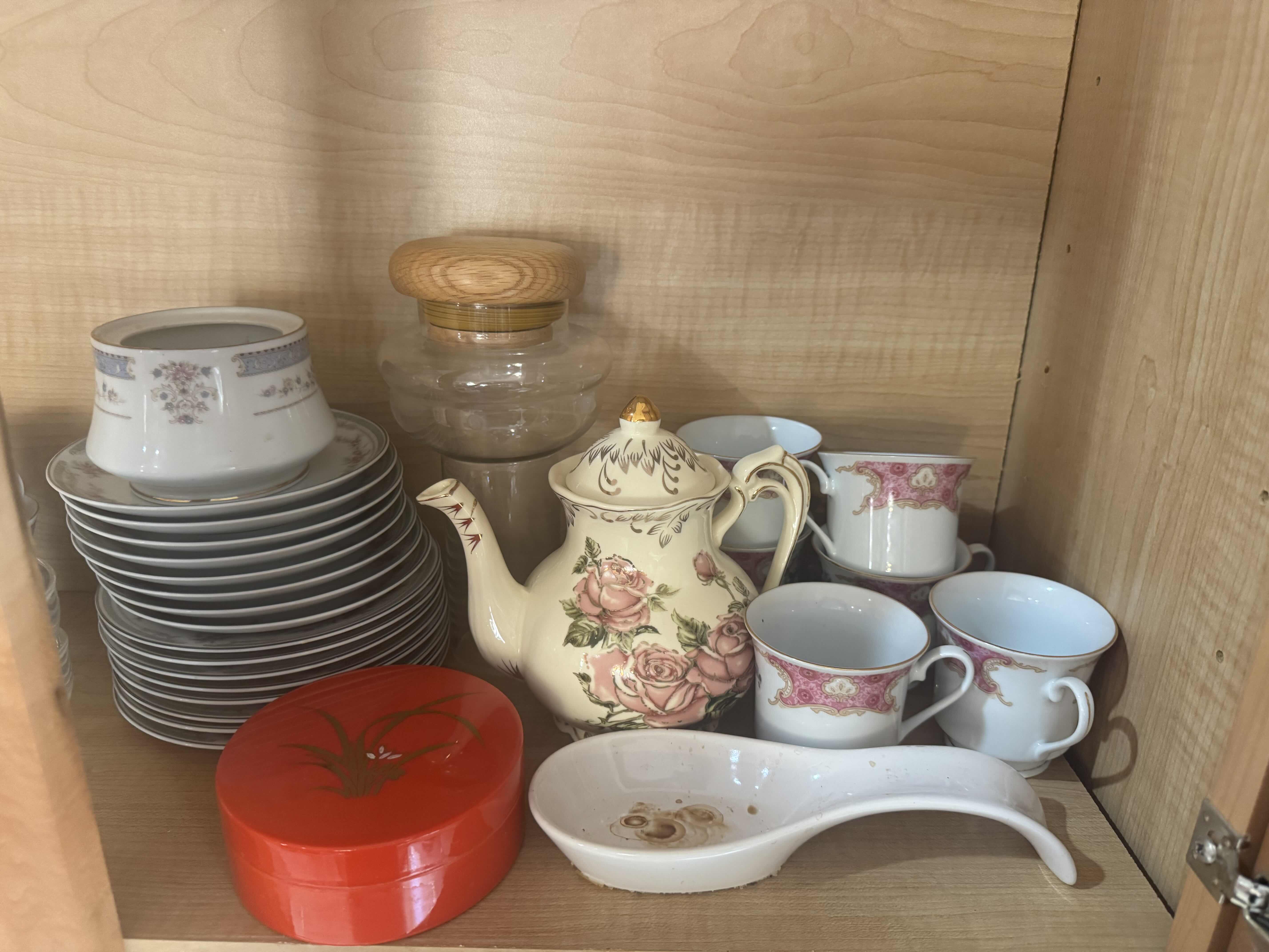 Photo 1 of CONTENTS OF CABINET