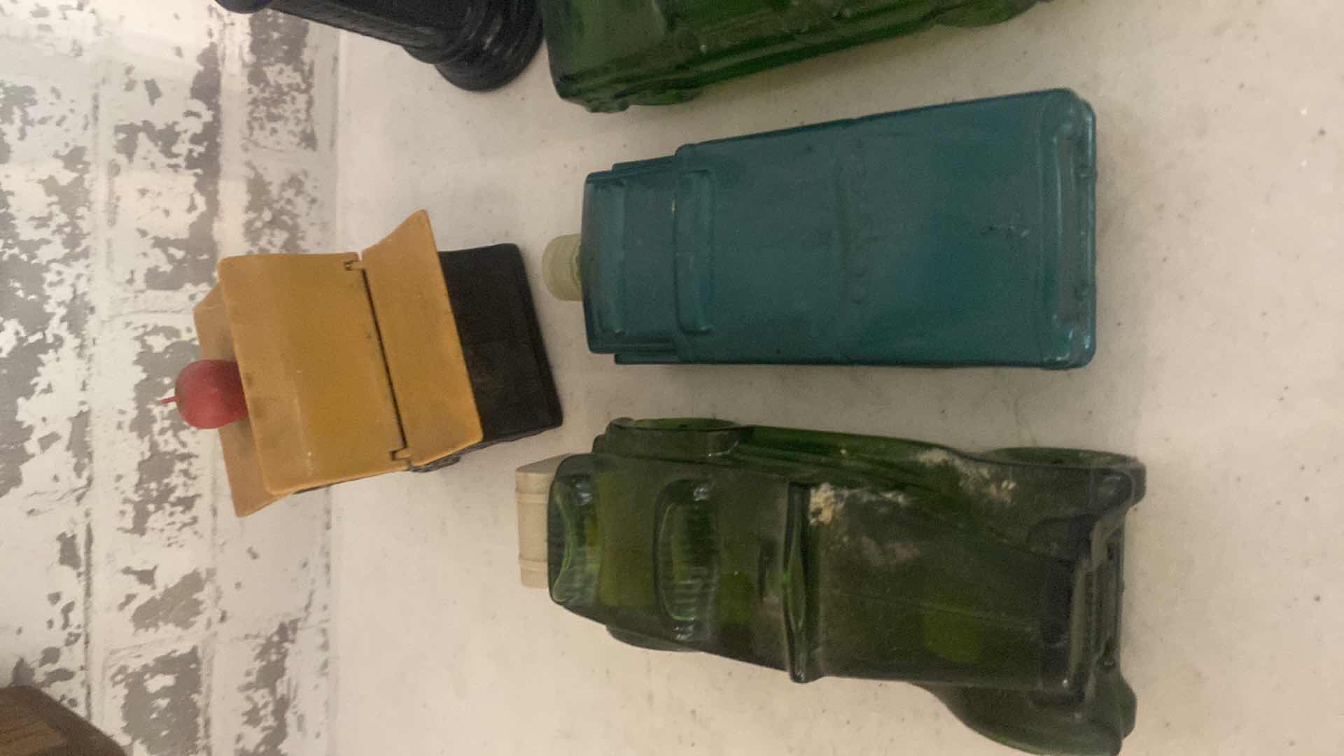 Photo 2 of 7-MENS AVON AFTER SHAVE, TALC & 1 COLOGNE