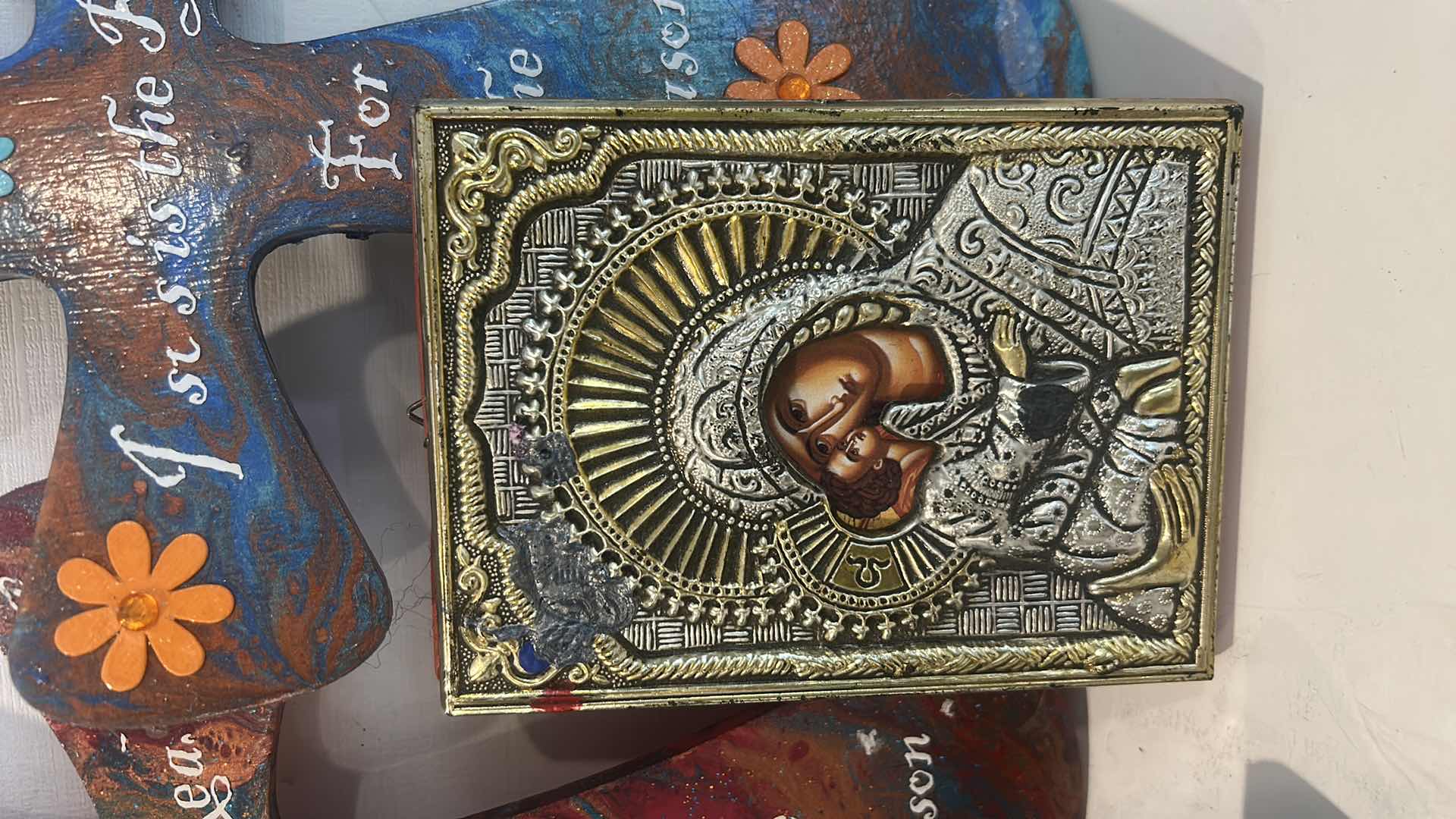 Photo 4 of RELIGIOUS DECOR- 6 CROSSES @9”, 2 PLAQUES