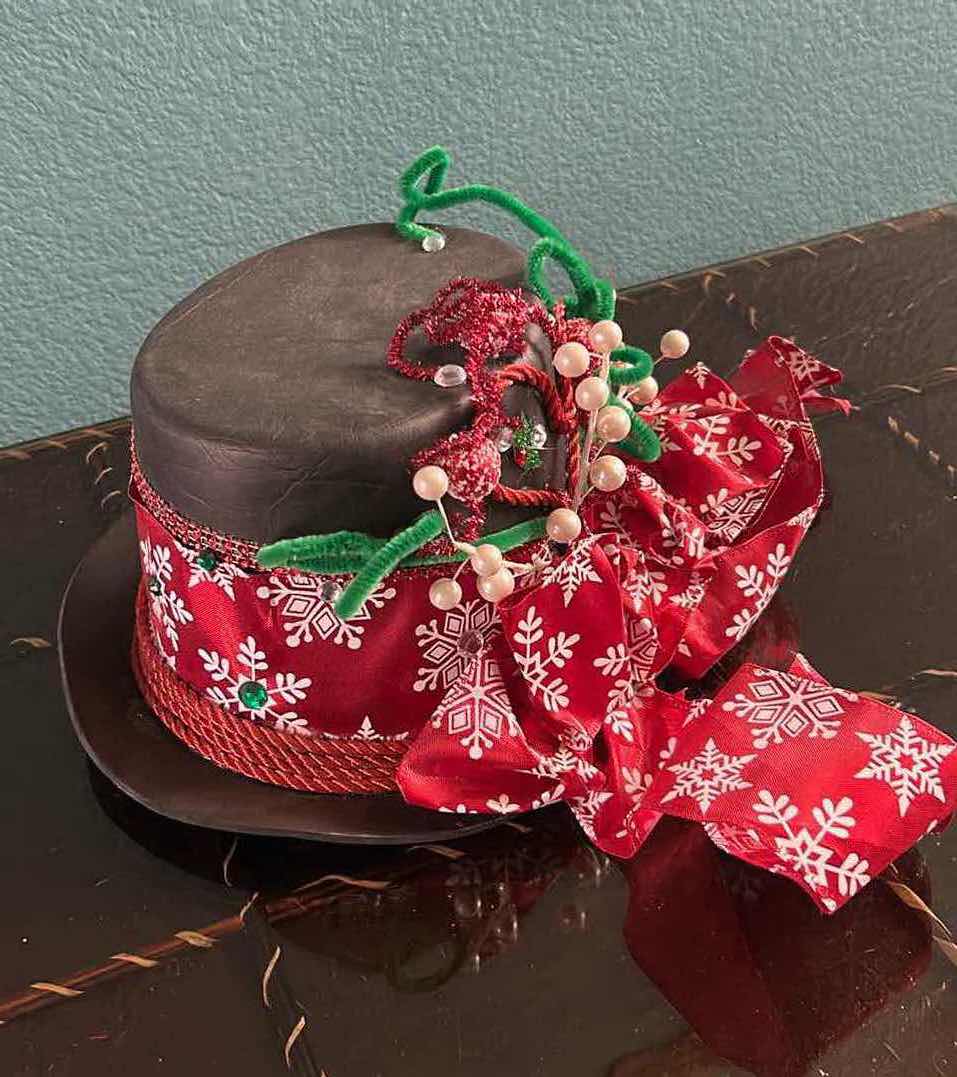 Photo 1 of DECORATIVE HOLIDAY HAT
