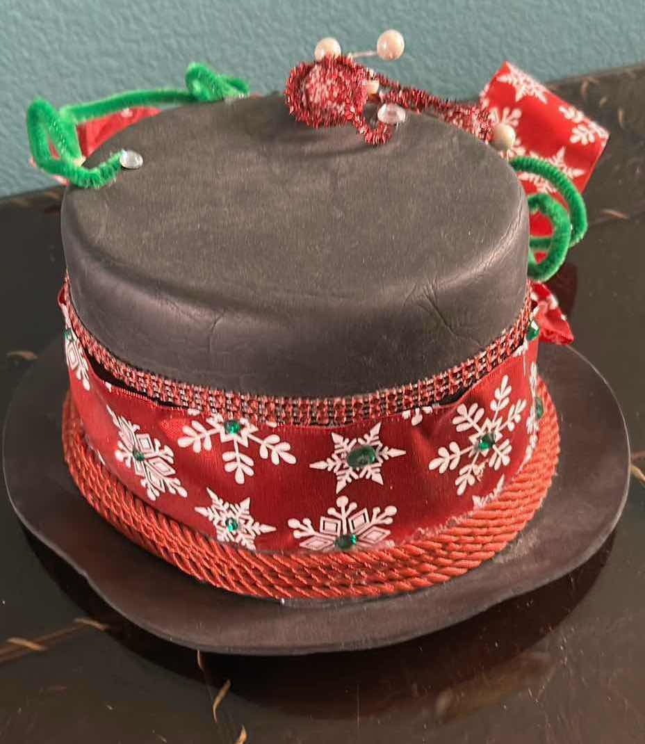 Photo 1 of DECORATIVE HOLIDAY HAT